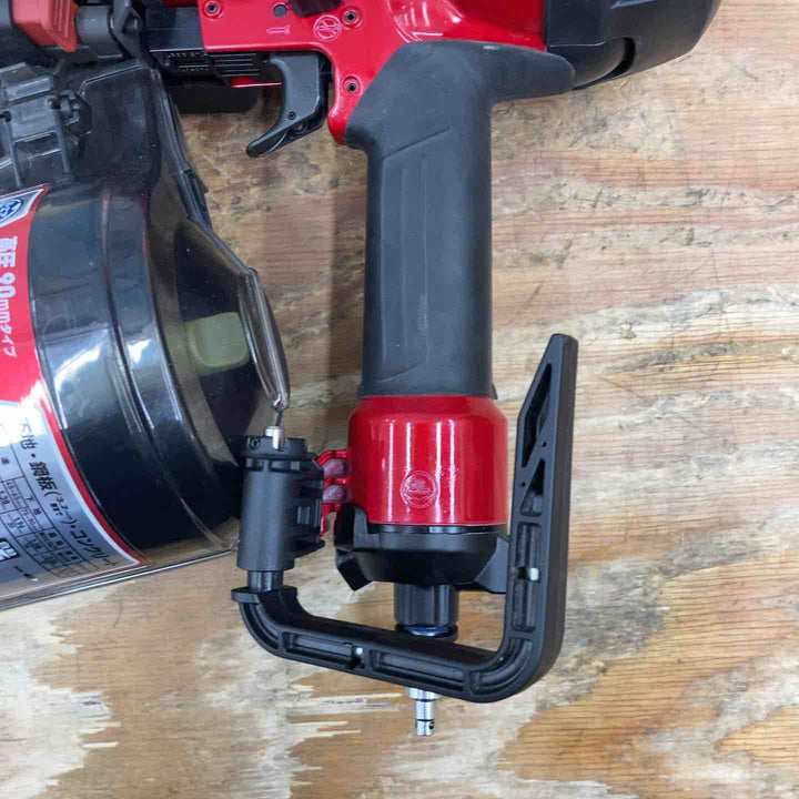 ★マキタ(makita) 高圧エア釘打ち機 AN935H 本体色：赤【柏店】