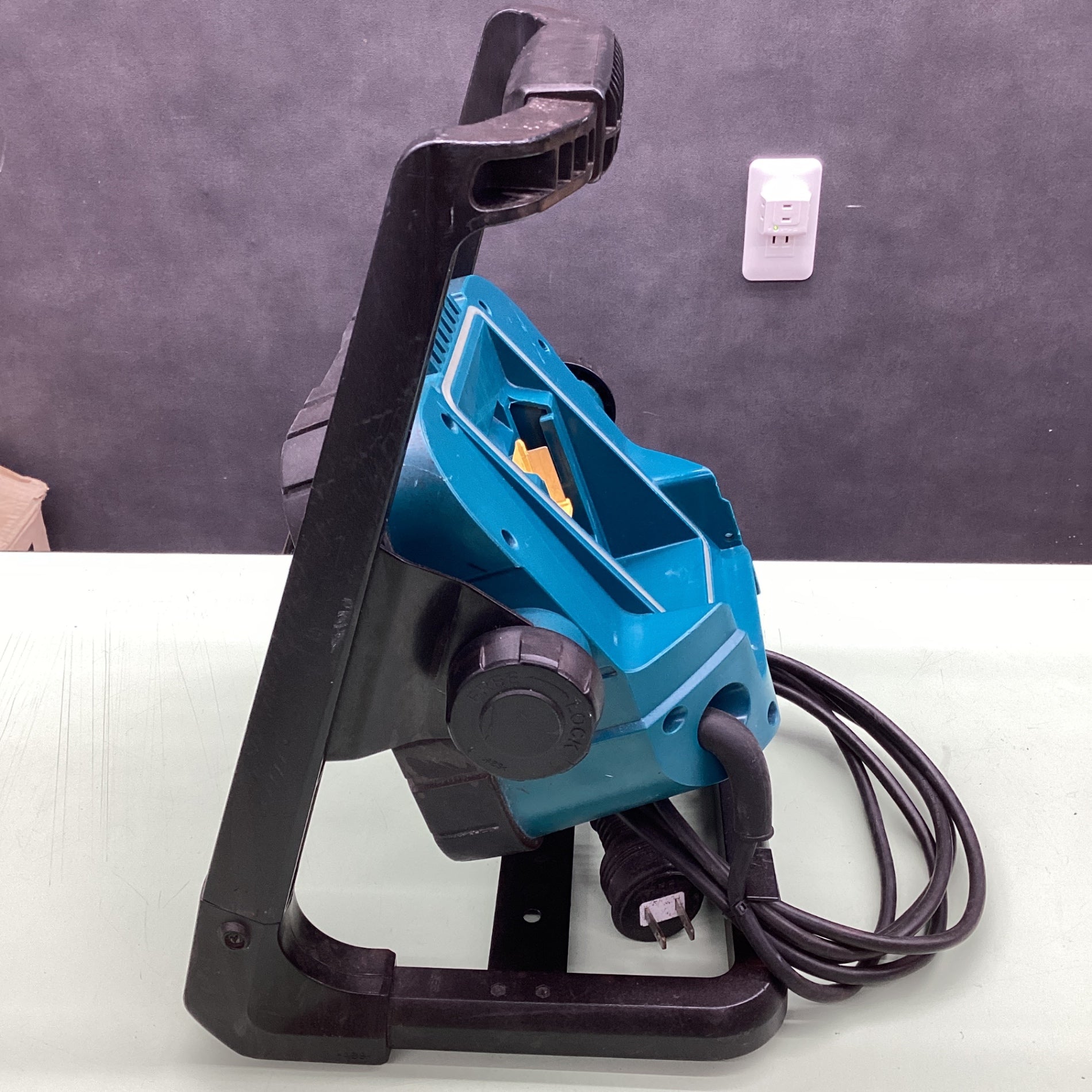 ☆マキタ(makita) コードレスLEDスタンドライト ML805【越谷店