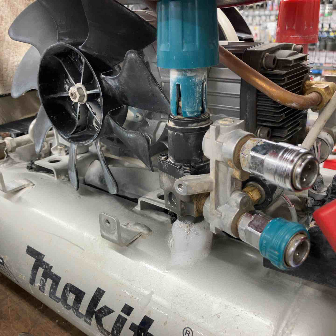 【ジャンク/格安出品】マキタ(makita) 高圧・常圧エアコンプレッサー AC462XLR ※起動OK、内部からエア漏れ有【八潮店】