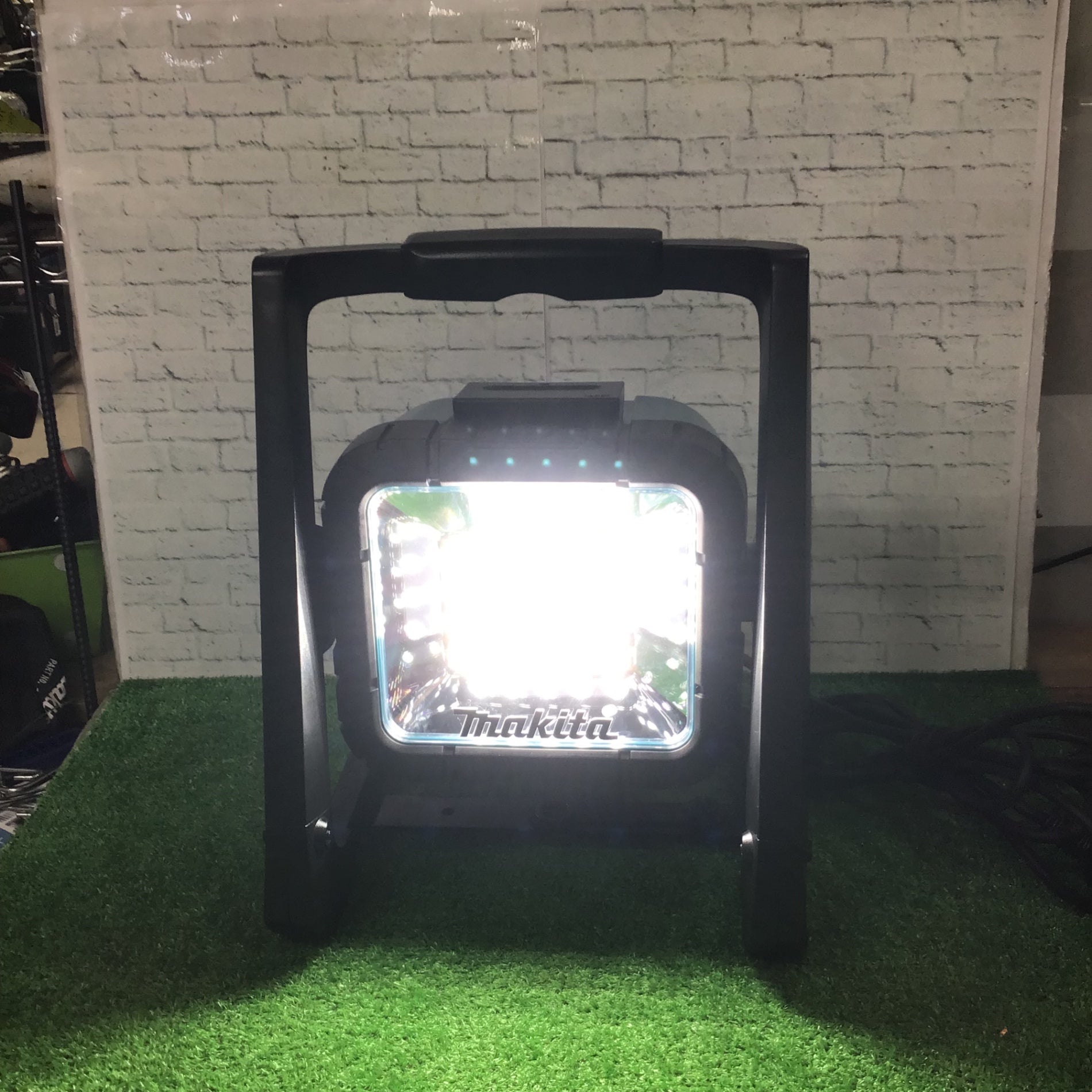 ☆マキタ(makita) コードレスLEDスタンドライト ML805【町田店