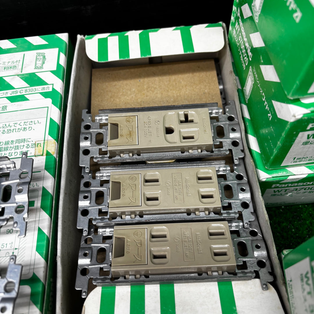 Panasonic パナソニック 電材　WTF13033WK WTF1502WF WTF13313WKなど コンセント 取付枠 ハンドルなど【電材館越谷店】