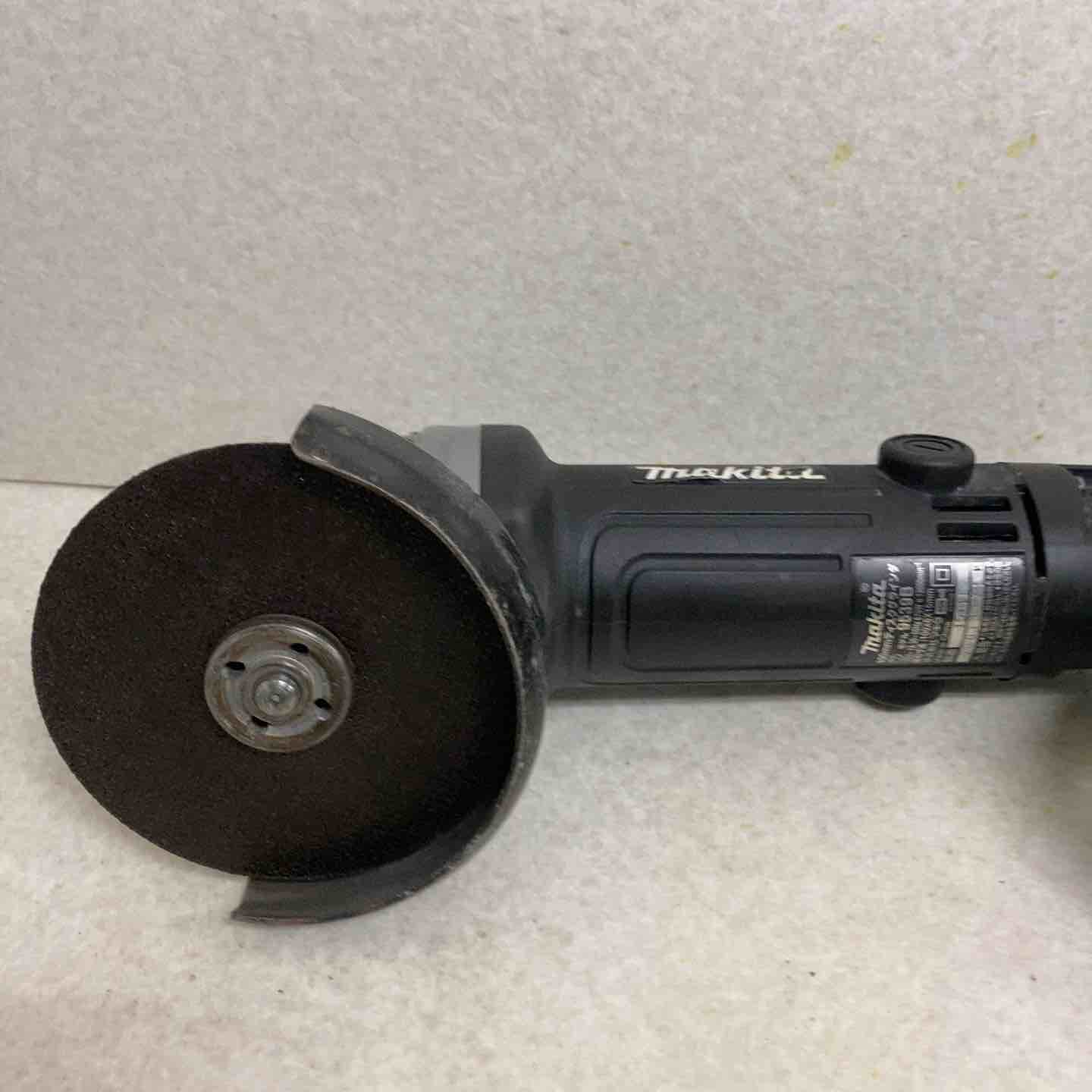 マキタ makita 9539B ディスクグラインダ 未使用品 箱潰れ・汚れ有り コード式 【ハンズクラフト宜野湾店】 マキタ makita 100mmディスクグラインダ 9539Bの中古 中古C傷汚れあり
