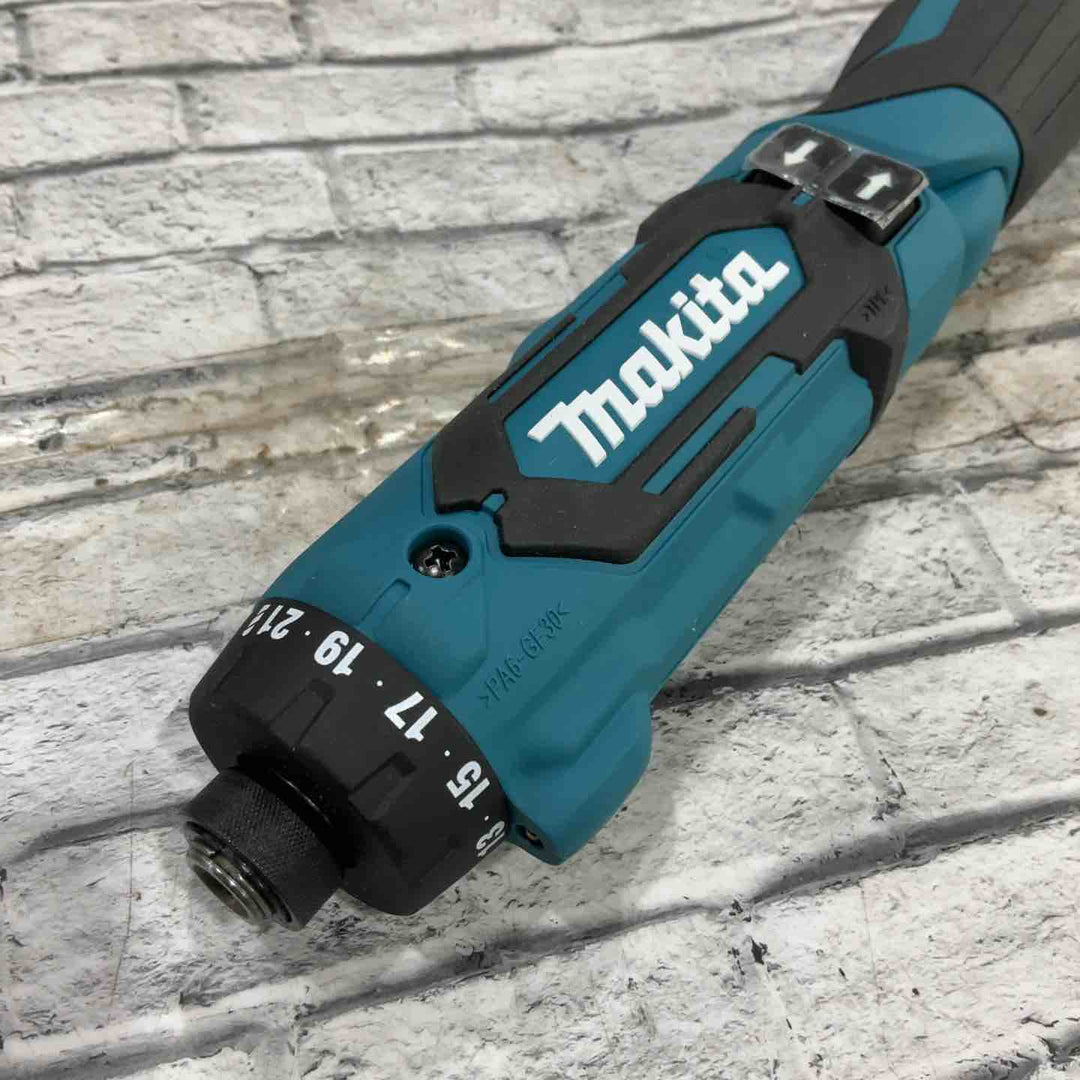 ★マキタ(makita) コードレスペンドリルドライバー DF012DZ【川口店】