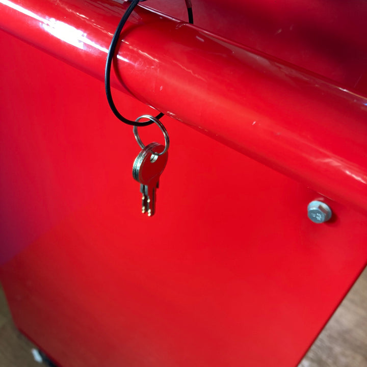 【中古品/店頭受取り限定】メーカー不明 5段キャビネット W680 D460 H900 鍵2本付 ※アストロプロダクツ製ではありません。