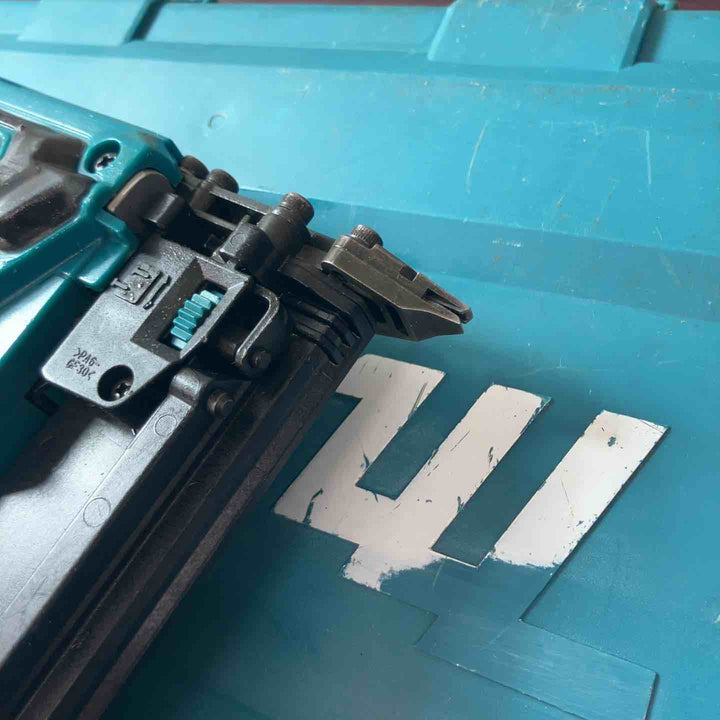 【中古品】マキタ(makita) コードレスフィニッシュネイラ FN350DRG 仕上打機 バッテリー2個付属【東大和店】
