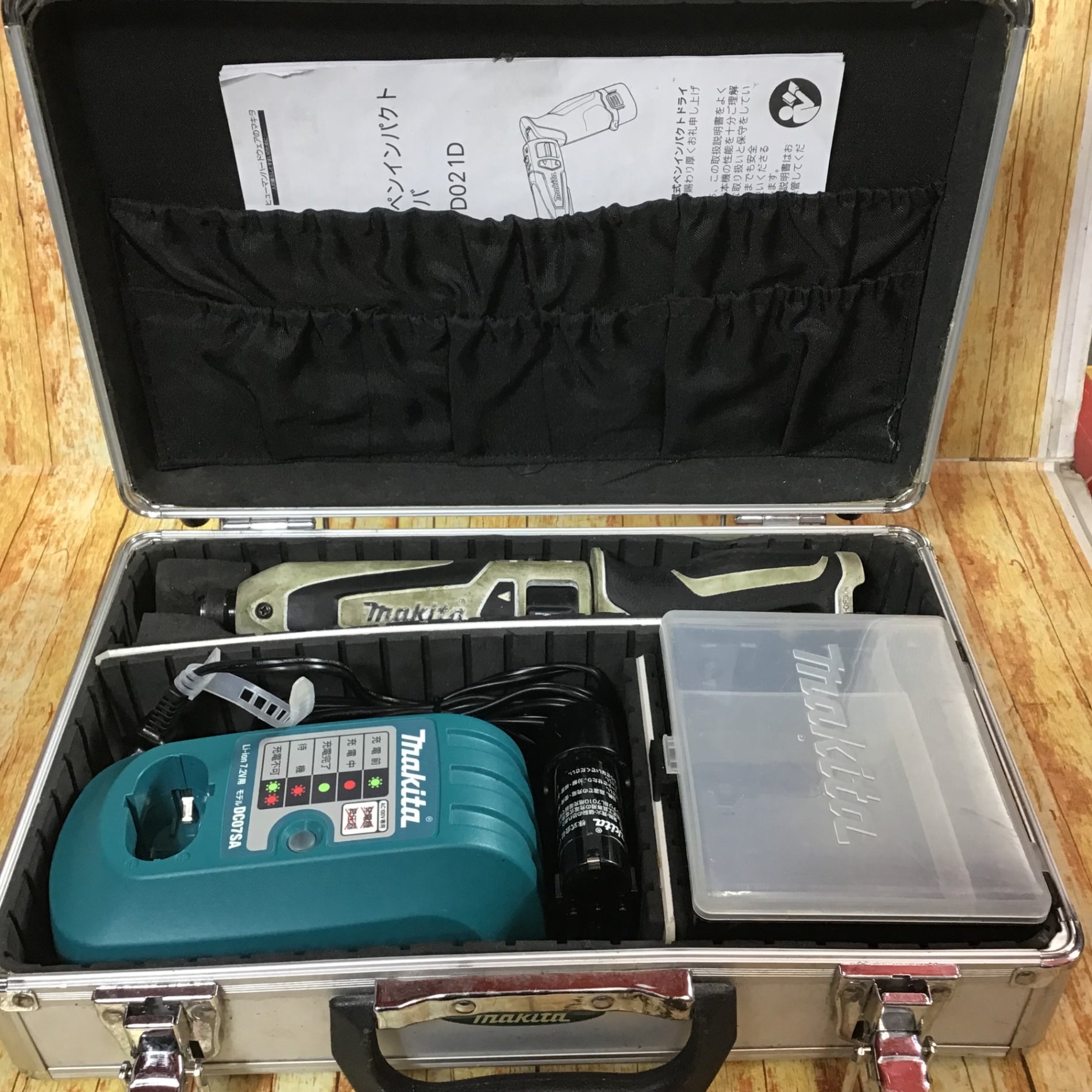☆マキタ(makita) コードレスペンインパクトドライバ TD021DSW【川崎店