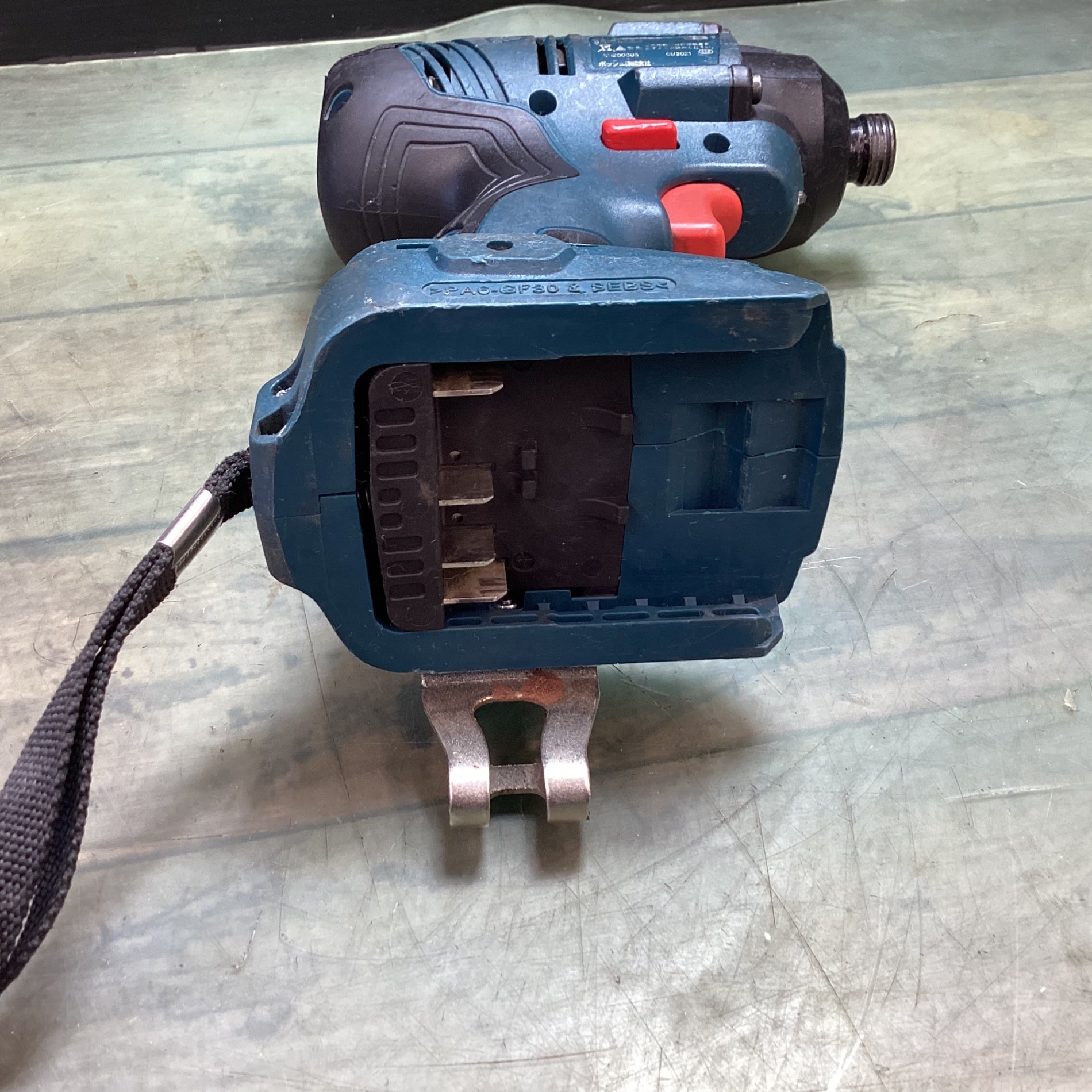 ボッシュ(BOSCH) 18Vバッテリー インパクトドライバー GDR18V-160
