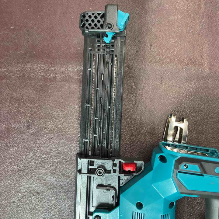 【中古美品】 マキタ(makita) 40Vmax 40mm コードレスフィニッシュネイラ FN001GZK 【東大和店】