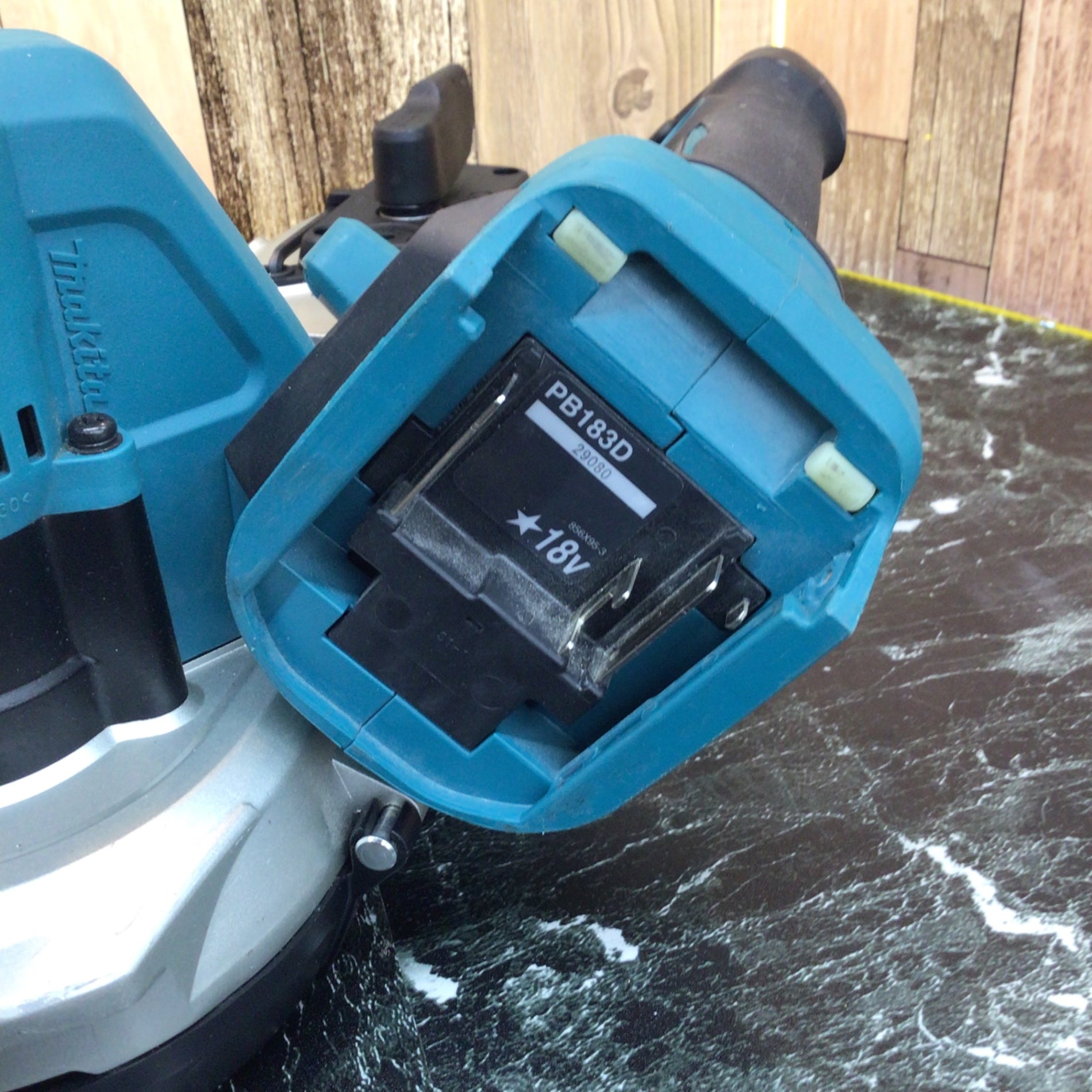 ☆マキタ(makita) コードレスポータブルバンドソー PB183DZ【八潮店