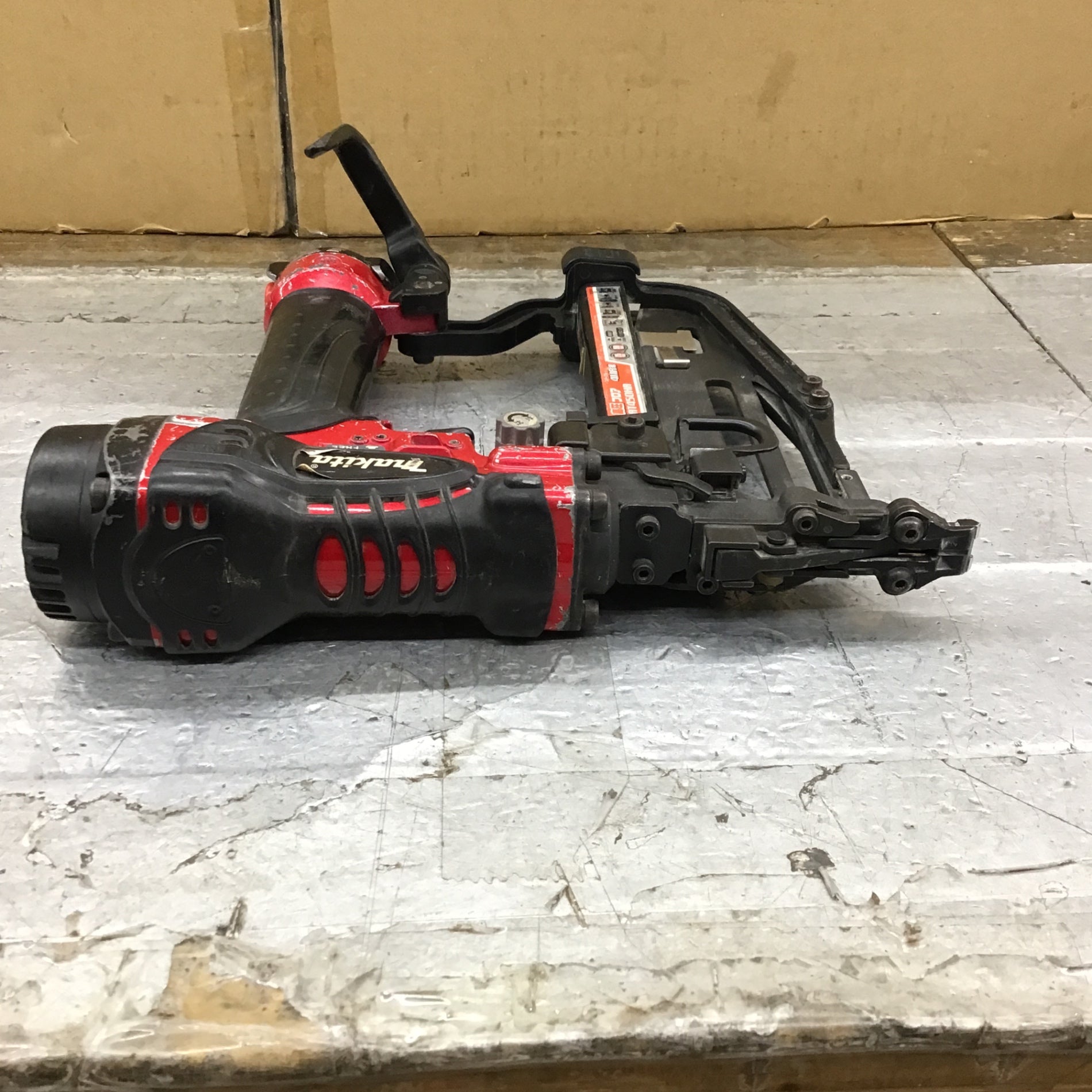 マキタ makita 高圧フロアタッカ AT450HA
