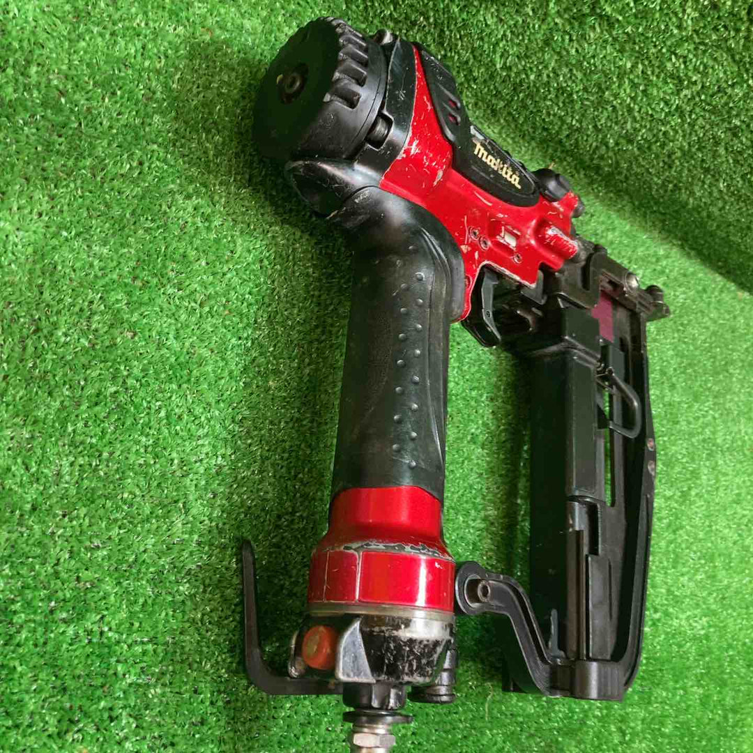 【中古品】マキタ(makita) 高圧フロアタッカ AT450HA 動作確認済み【川越店】