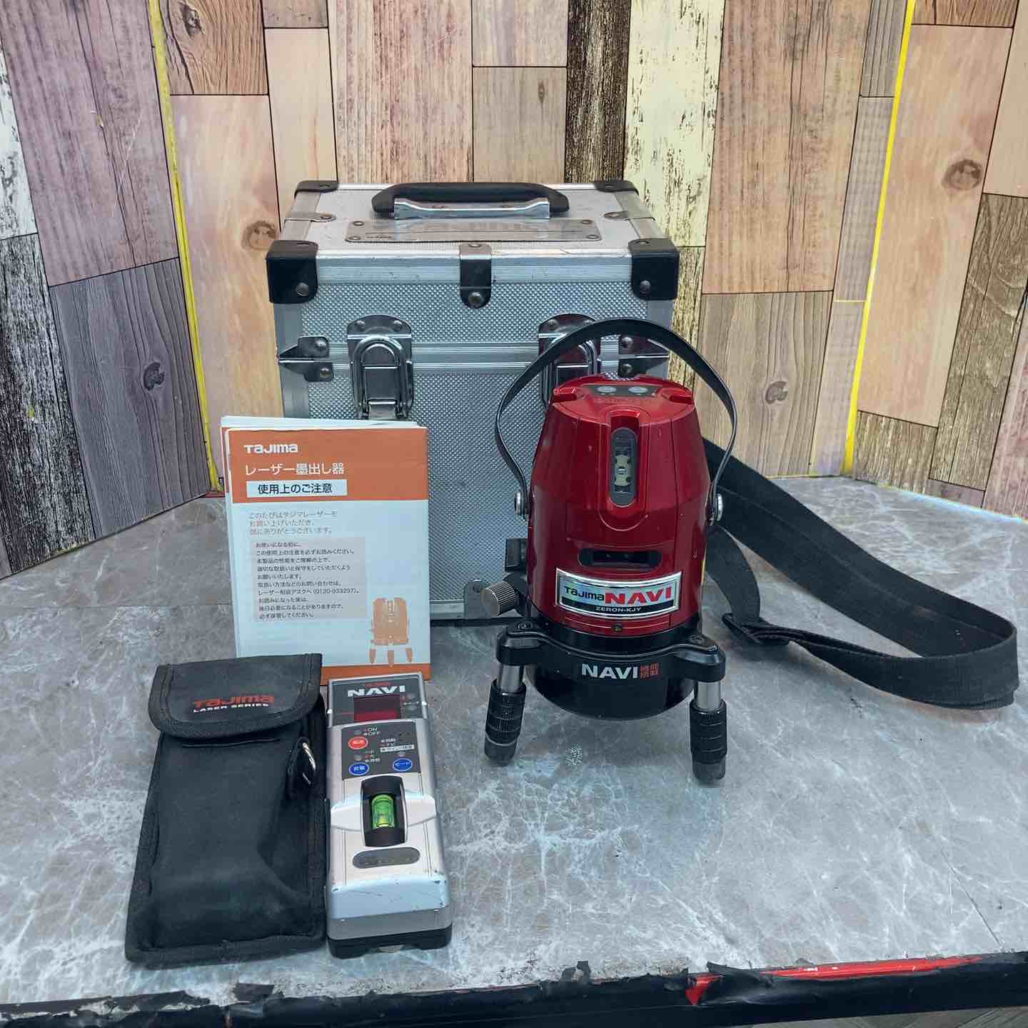 中古　マキタ　SK22P レーザー墨出し器 makita (マキタ) レーザー墨出器 屋内・屋外兼用 赤色レーザー