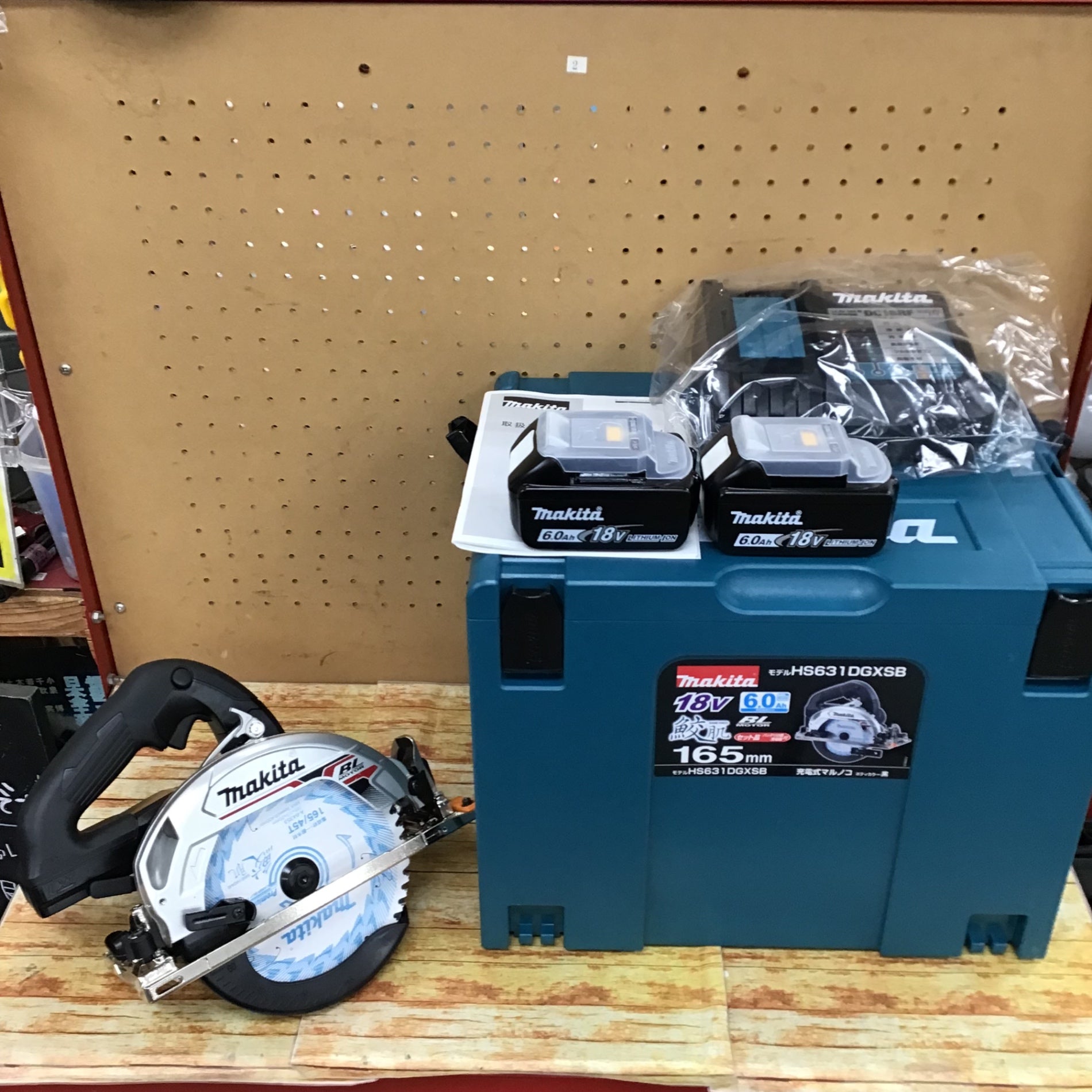 ★マキタ(makita) コードレス丸のこ HS631DGXSB【川崎店】