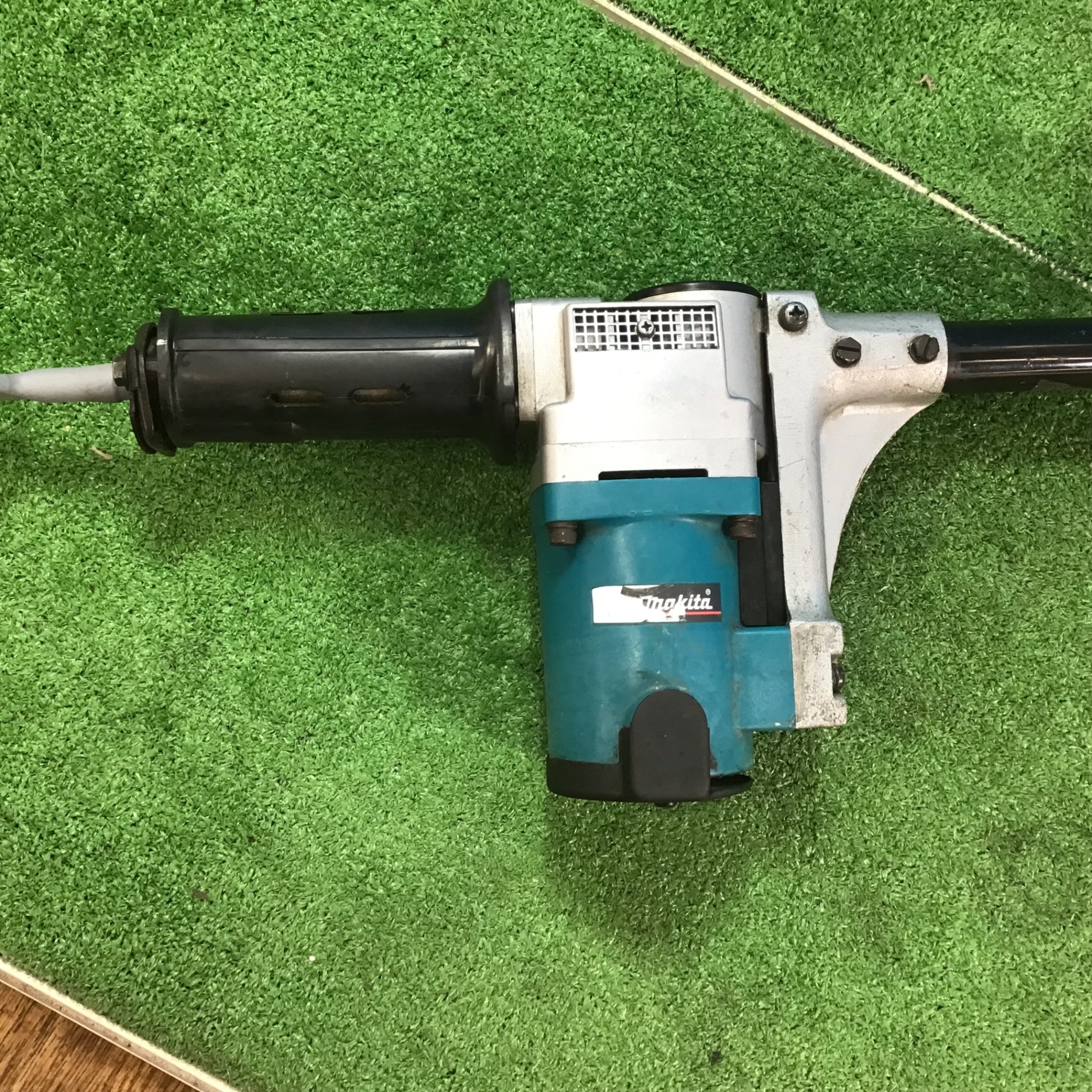 マキタ(Makita) 電動ケレン ロングハンドルタイプ (六角シャンク13mm) HK1800L ☆マキタ(makita) 電動ケレン ロングハンドルタイプ HK1800L川崎店