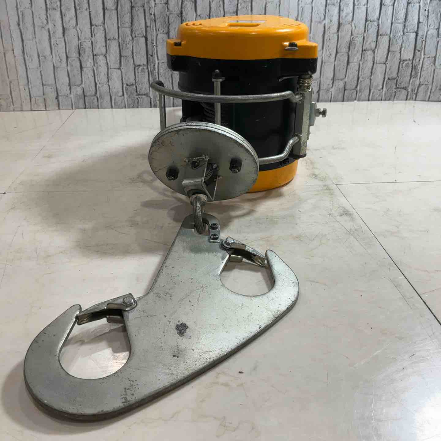◇リョービ(RYOBI) 小型ウインチ WI-61CDX (Φ4mmx15m)【川口店