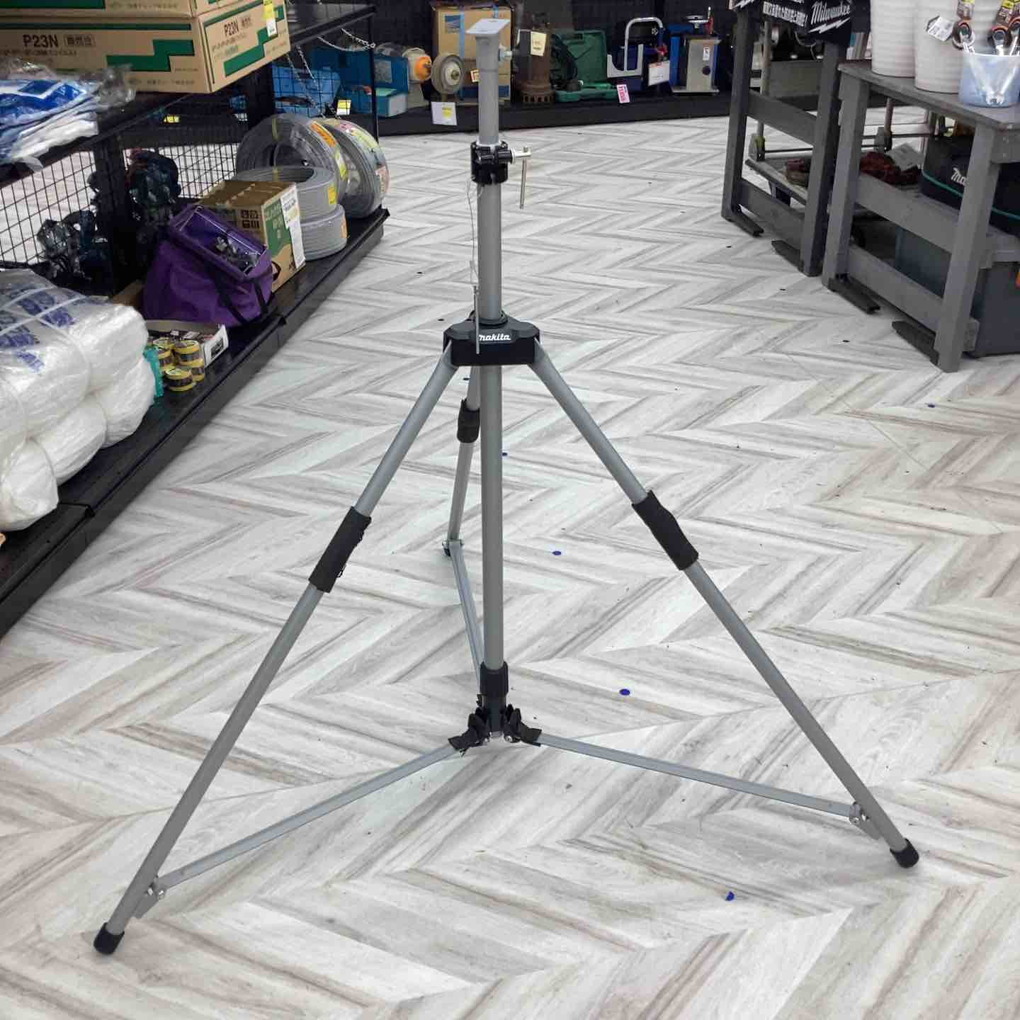 マキタ(Makita) 三脚 A-69129 マキタライト用三脚A-69129 - メルカリ