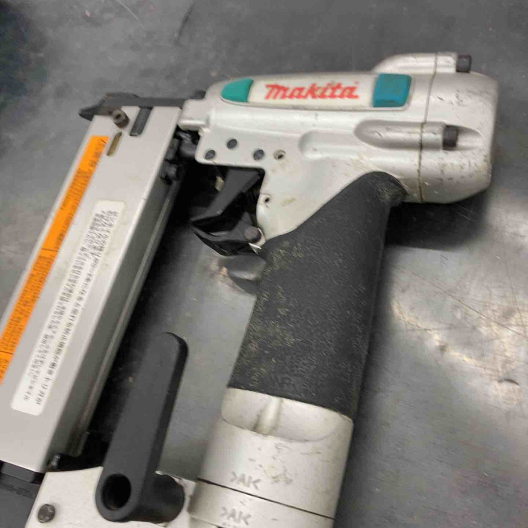 【中古品】マキタ(makita) 常圧ピンネイラ AF351【所沢店】