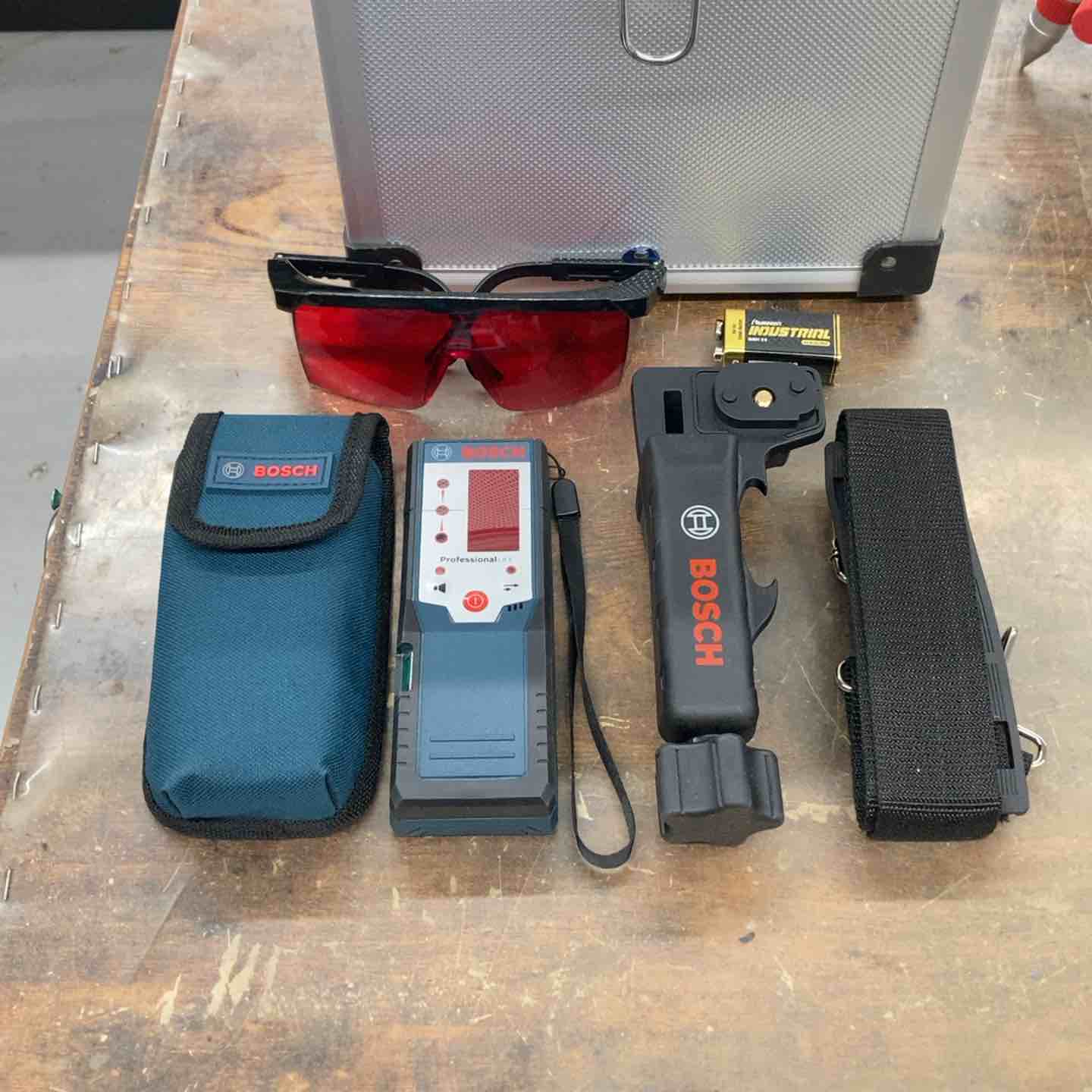 ◇ボッシュ(BOSCH) 電子整準レーザー墨出し器 GLL5-40E【戸田店