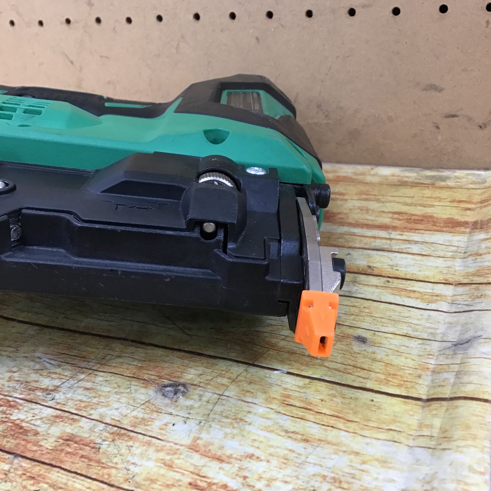 ◇ハイコーキ(HIKOKI ※旧:日立工機) コードレスフィニッシュネイラ NT3640DA(NN)【川崎店】 ☆ハイコーキ(HIKOKI ※旧:日立工機) コードレスフィニッシュネイラ