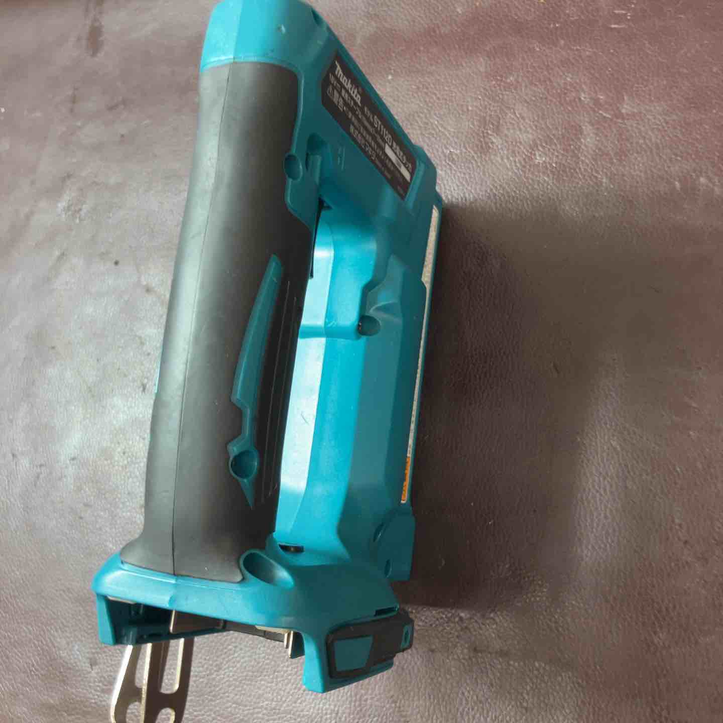 中古品】 マキタ(makita) コードレスタッカ ST112DZ RT線 充電式