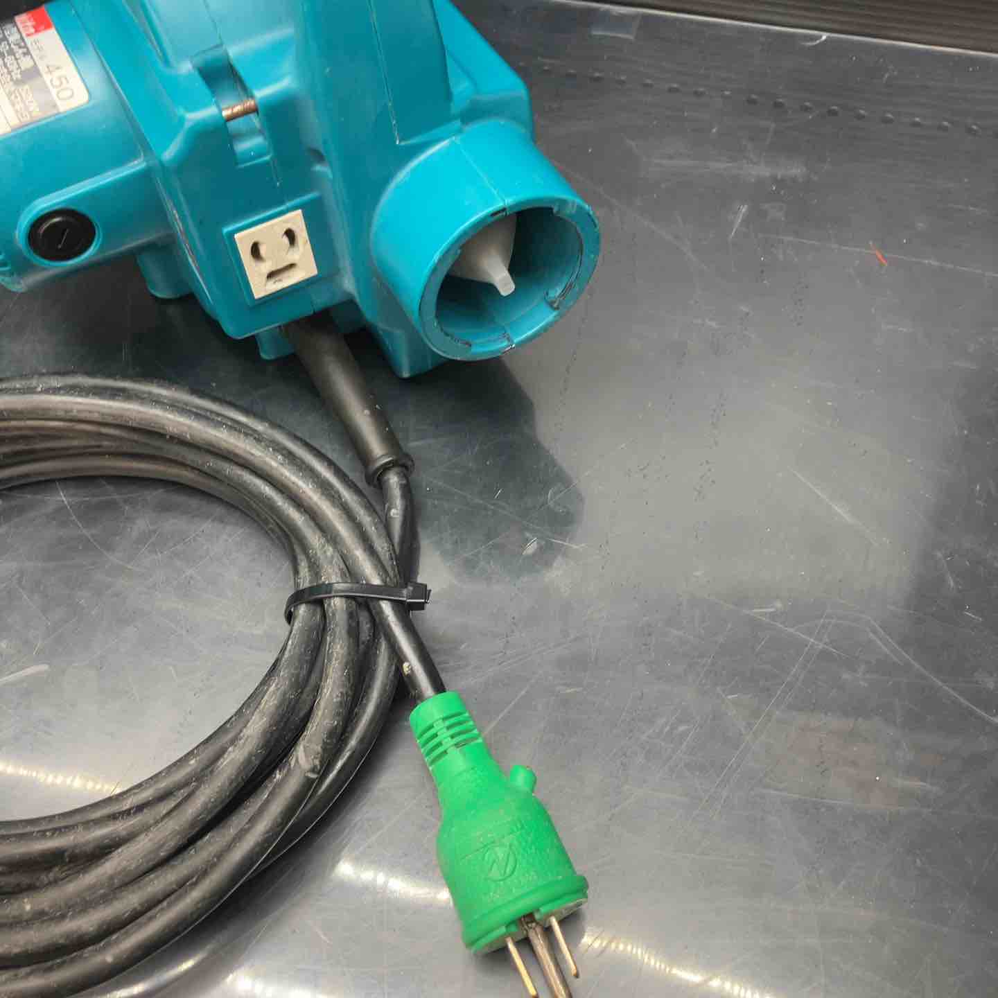 マキタ 450 小型集じん機 コード式【市川行徳店】【店頭取引限定】【中古】管理番号：IT1YE9D7GW36 マキタ（makita） 450(P) 小型集じん機 6.6L 粉じん専用集塵機