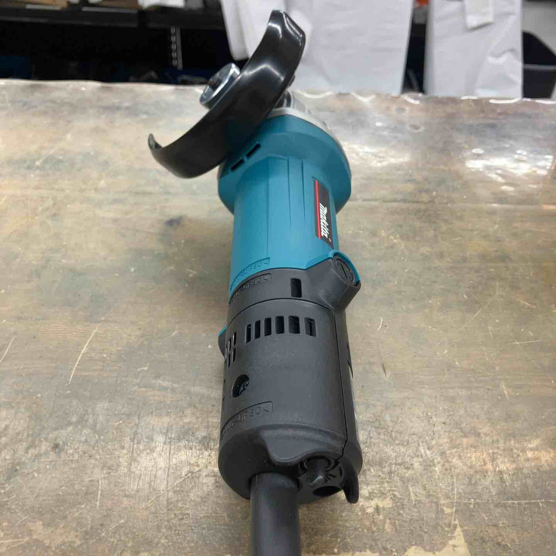 ☆マキタ(makita) 100mmディスクグラインダ 9533B【戸田店】