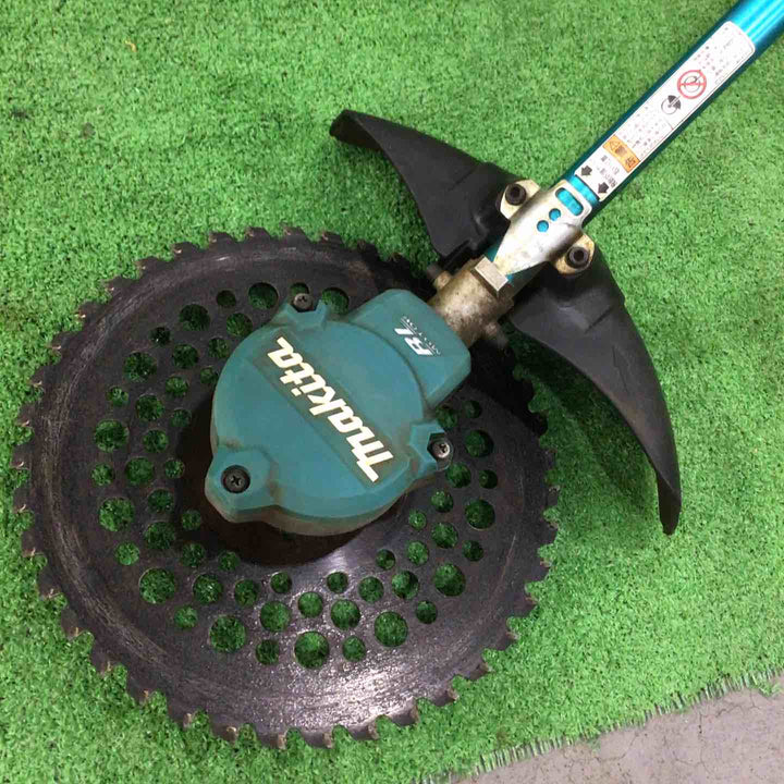 【店頭受取り限定】★マキタ(makita) コードレス草刈機 MUR368UDZ 18V＋18V＝36V 動作確認済【川口店】