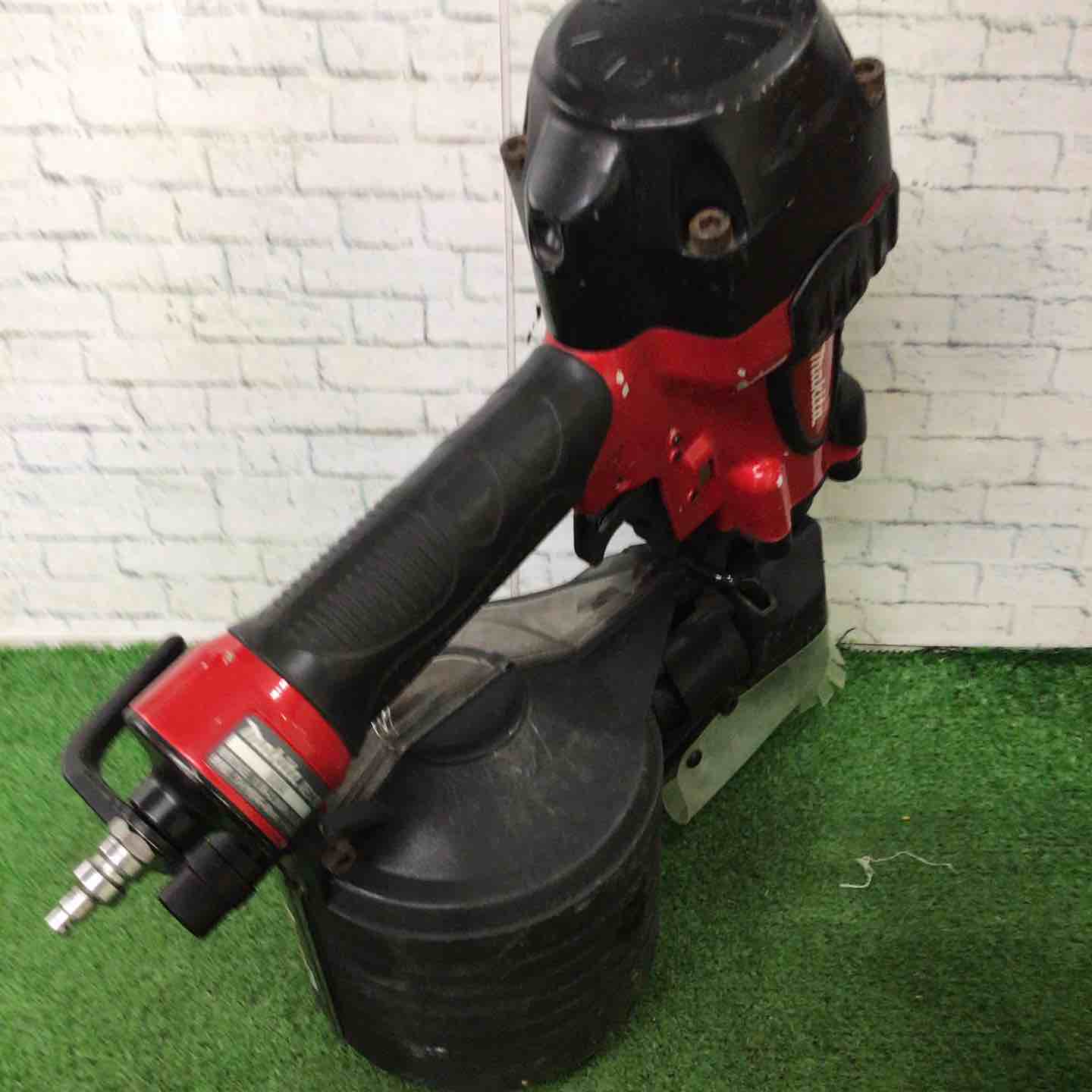 マキタ(Makita) 90mm 高圧エア釘打 (赤) エアダスタ付 AN935H マキタ 