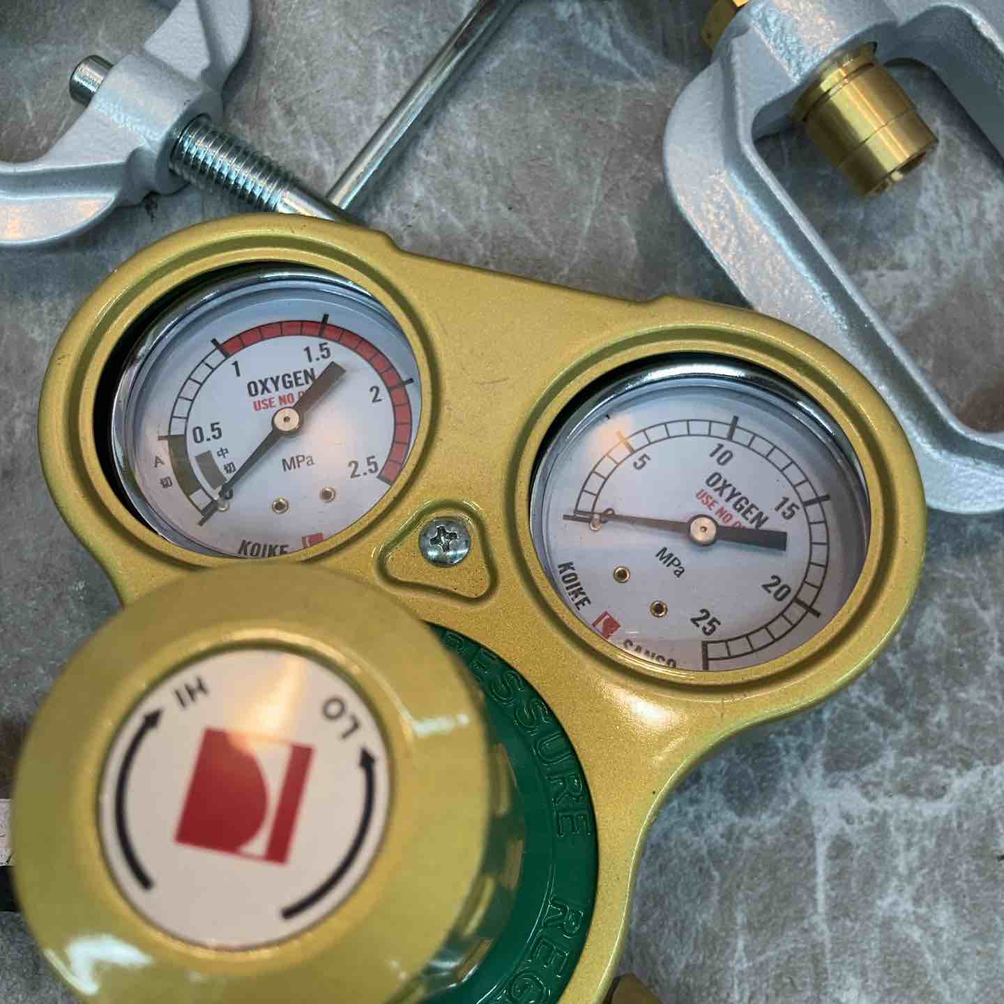 小池酸素工業 レギュレーター 酸素調整器×2、アセチレン調整器×2