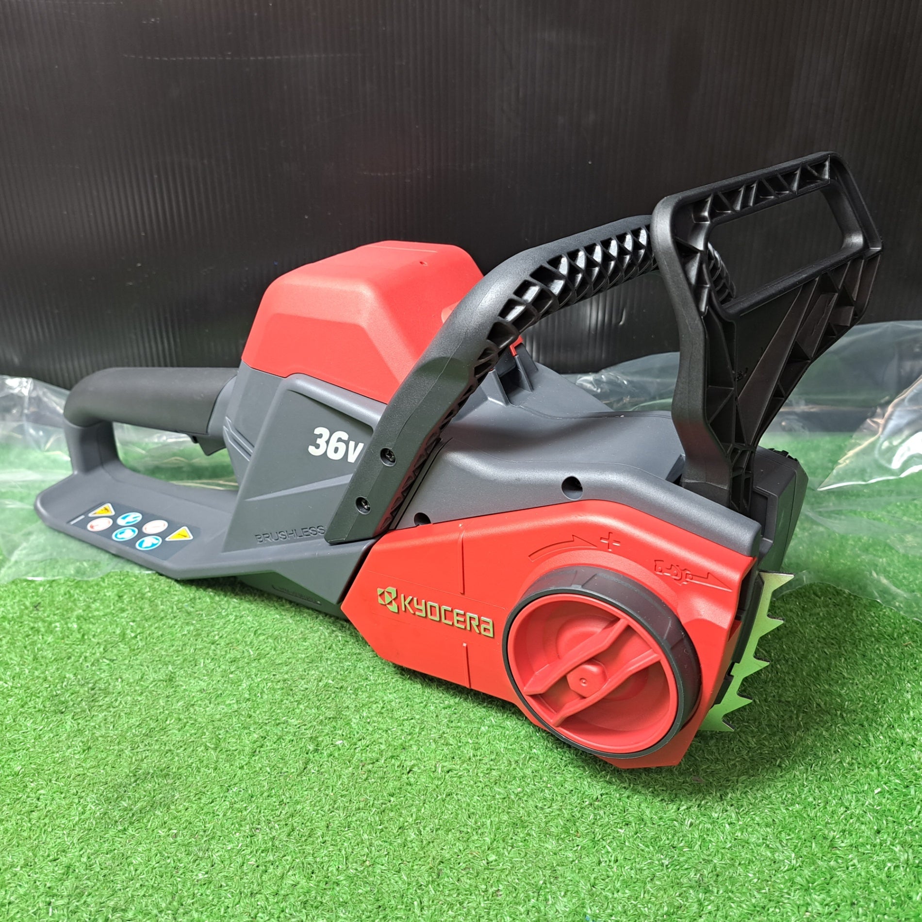 ◇京セラ 36V充電式チェーンソー 350mm DCS3640L2【岩槻店