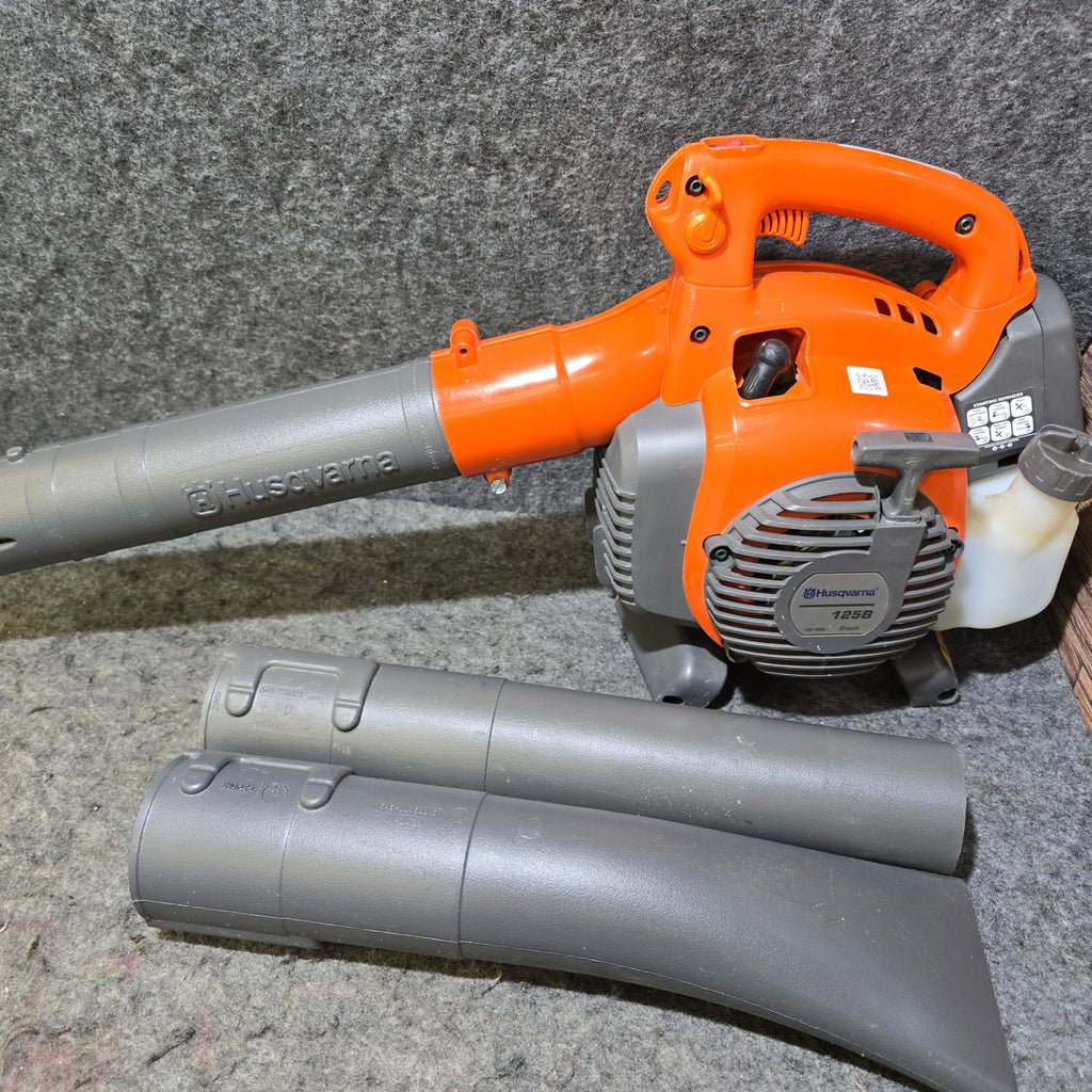 【中古】ハスクバーナ Husqvarna 125B エンジンブロワ 排気量28CC【ハンズクラフト佐賀】 中古品・発送可！】ハスクバーナ・ゼノア(Husqvarna) エンジンブロワ