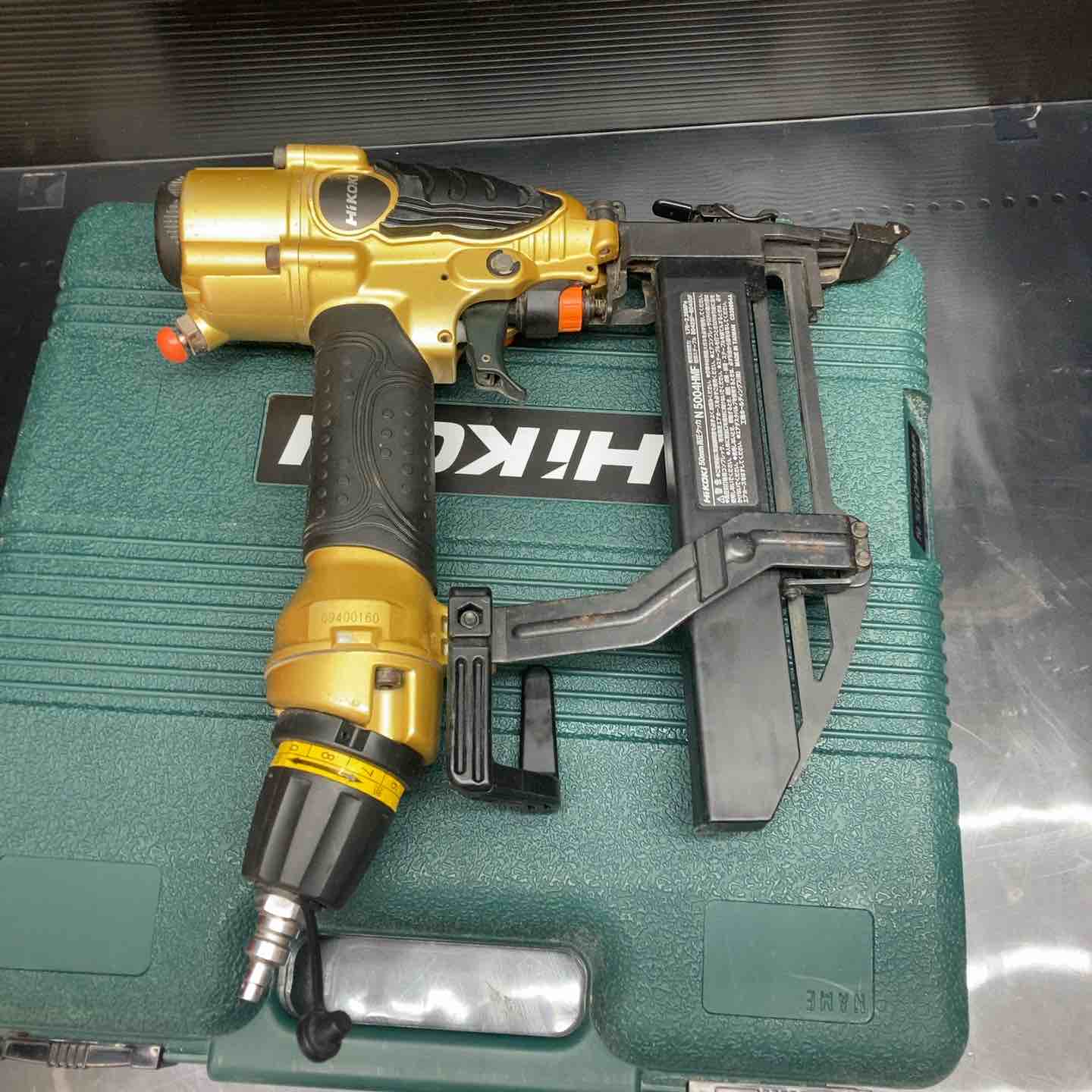 中古品】ハイコーキ(HIKOKI ※旧:日立工機) 高圧フロアタッカ N5004HMF