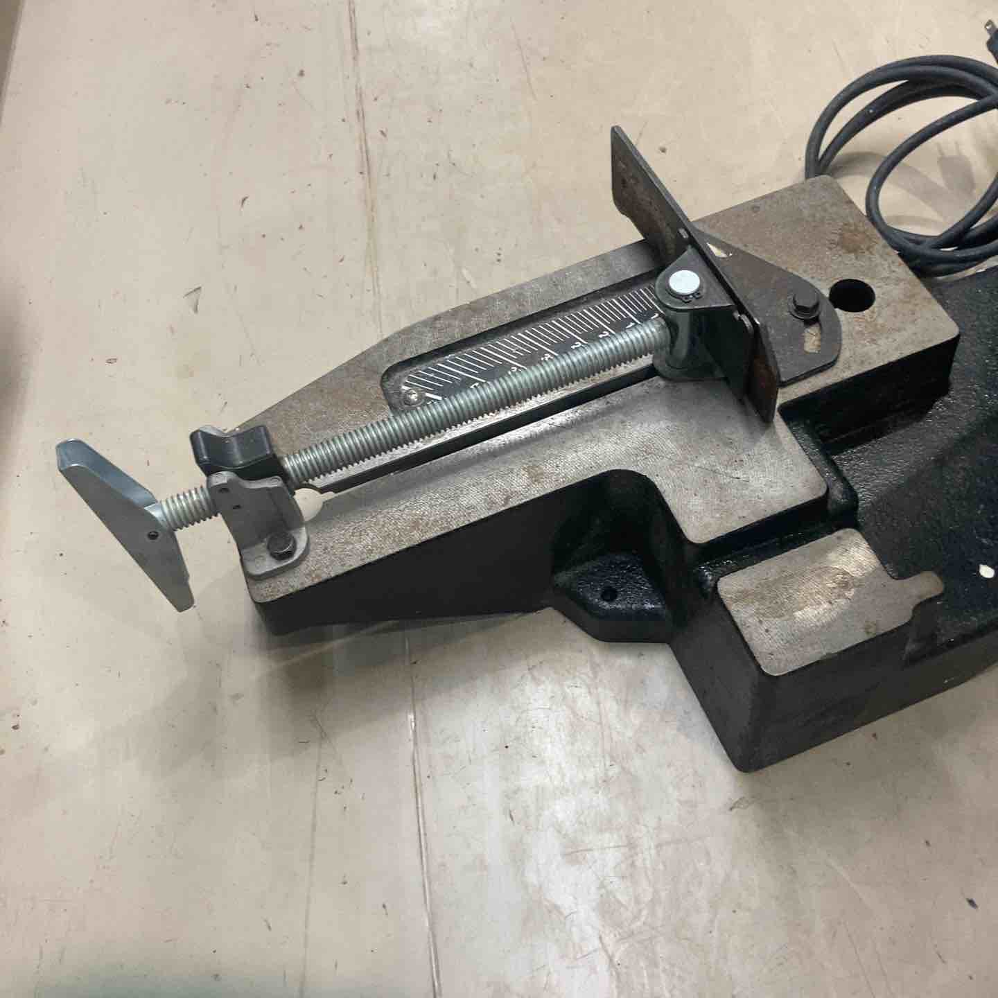 店頭受取り限定】☆マキタ(makita) ポータブルバンドソー 2107FW【町田