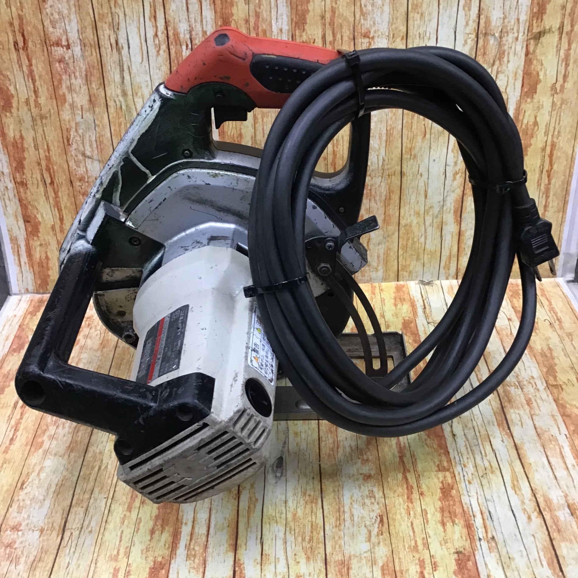新ダイワ B18NⅡ 防塵カッター コード式 180㎜【市川行徳店】【店頭取引限定】【中古】管理番号：ITGH9GMNP4FS ◇新ダイワ(Shindaiwa) 180mm 防塵カッター B18N2-F (B18NⅡ