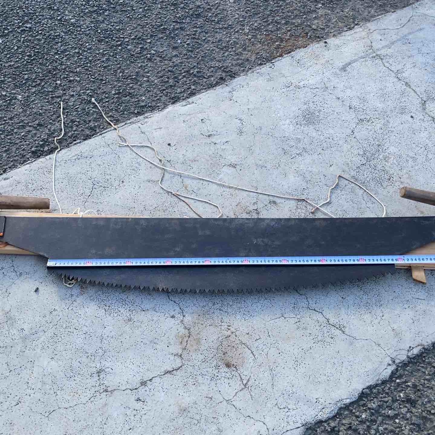【珍品】巨大 二人挽き鋸 木挽き大鋸 古民具　112cm のこぎり　おが 店頭受取り限定】▽二人両手引き鋸 大型【柏店】 – アクトツール