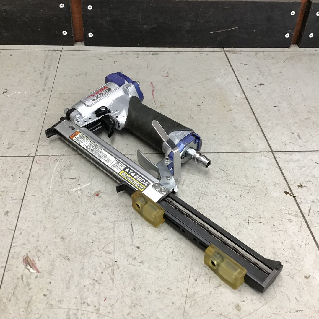 【中古品】 マキタ/makita 常圧軽天タッカ AT422CA 【鴻巣店】