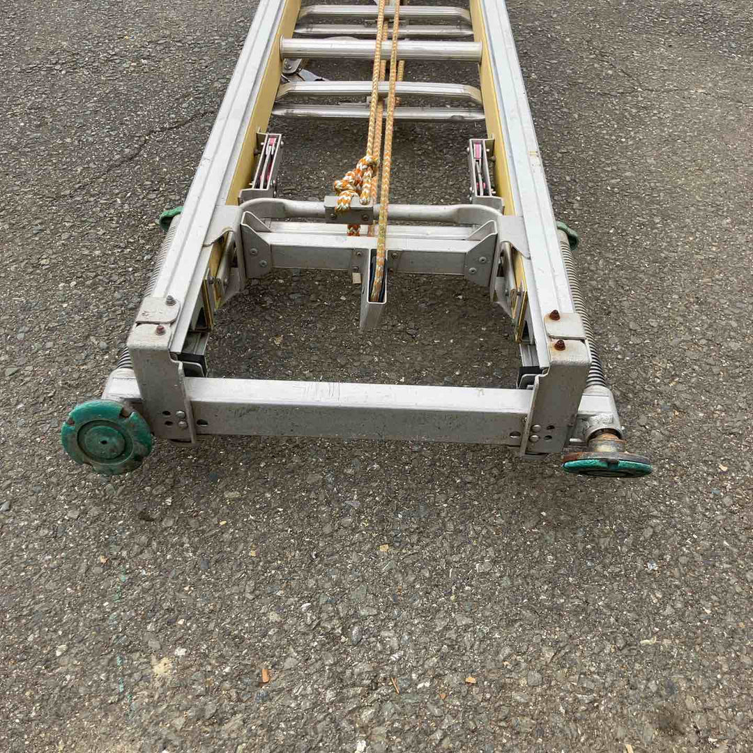 【店頭受取り限定】 ナカオ 2連伸縮はしご 軽太 LT-8.3 【鴻巣店】下から2段目付近に割れアリ ※現状品