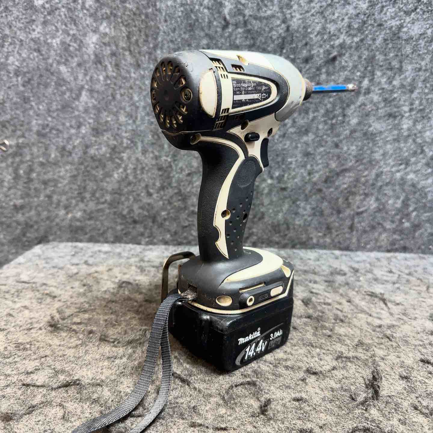 マキタ(makita) コードレスインパクトドライバー TD131DRFXW【桶川店】 マキタ(makita) コードレスインパクトドライバー TD131DRFXW【桶川店