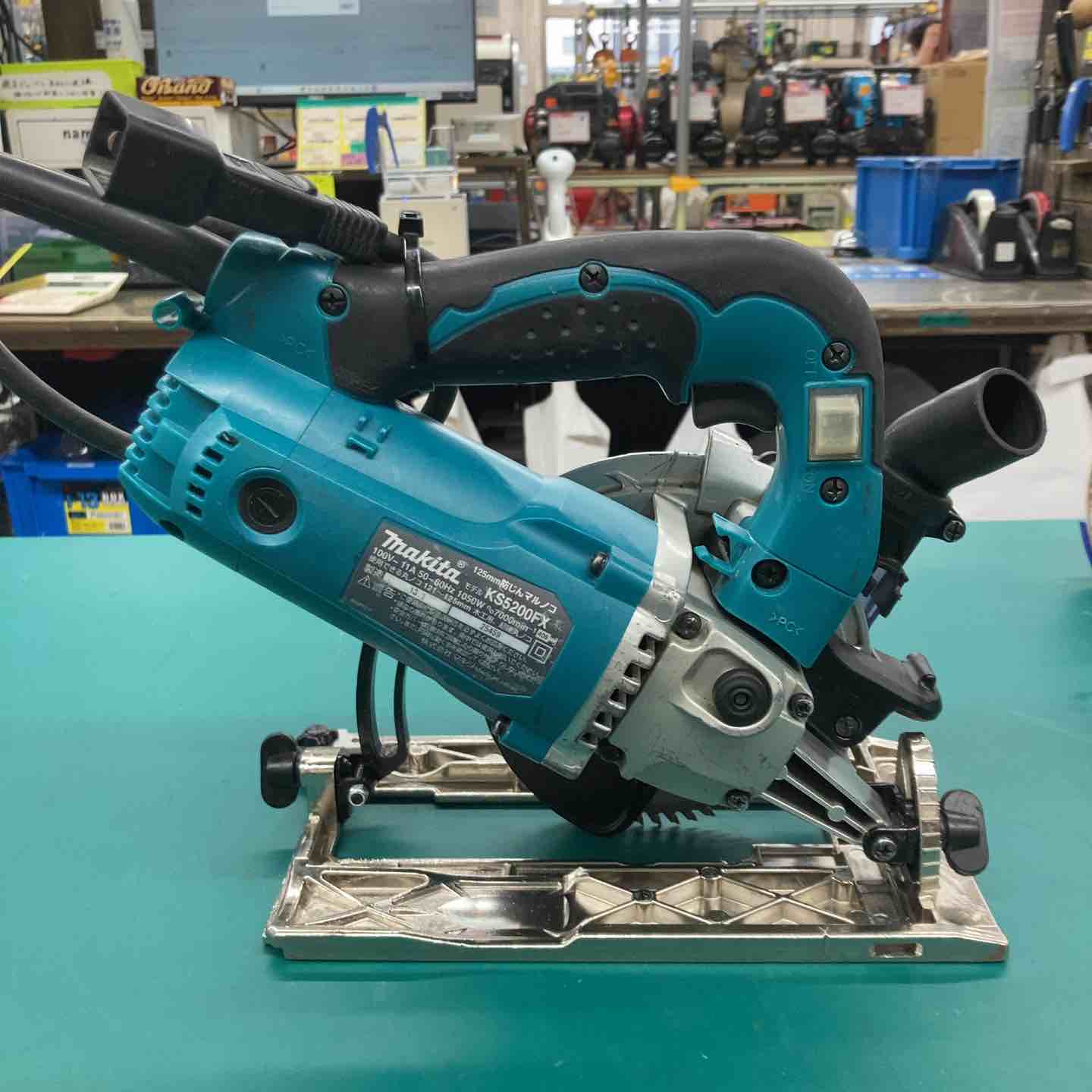 ★マキタ(makita) 防じん丸のこ KS5200FX　異音あり　本体のみ【戸田店】 ☆マキタ(makita) 防じん丸のこ KS5200FX 異音あり 本体のみ【戸田店