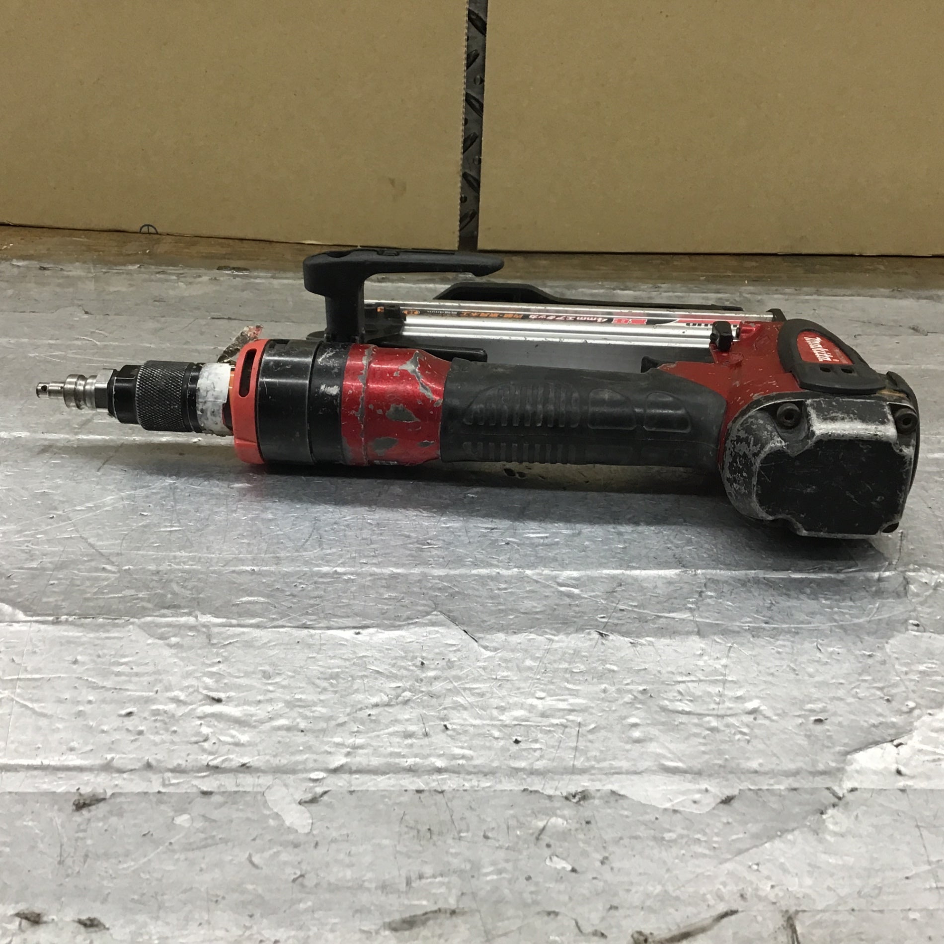 Amazon | マキタ(Makita) 4ミリ高圧エアタッカ(赤) AT425HE