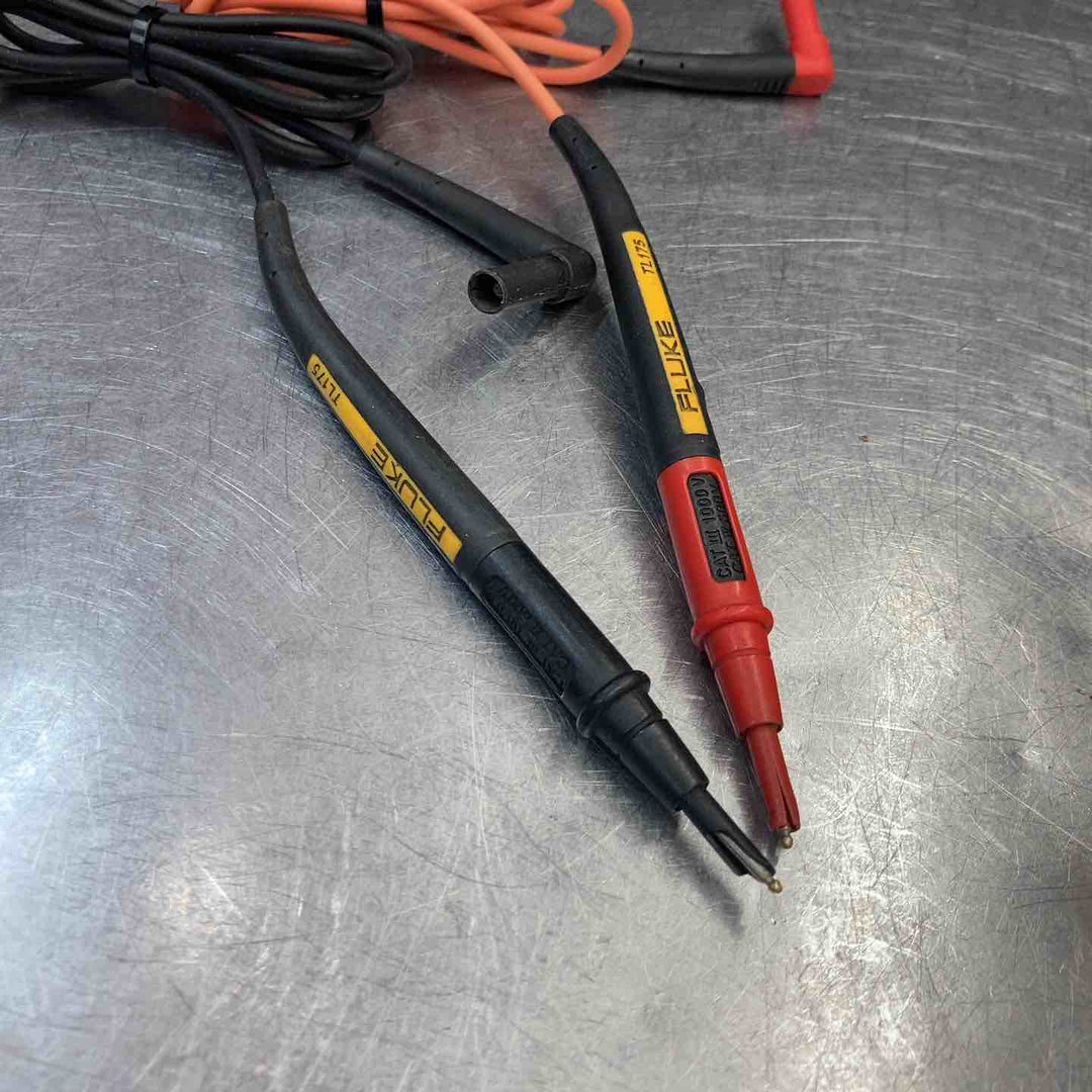 【中古品】 FLUKE(フルーク) マルチテスター 233Si 検査 検知 計器 計測 【東大和店】