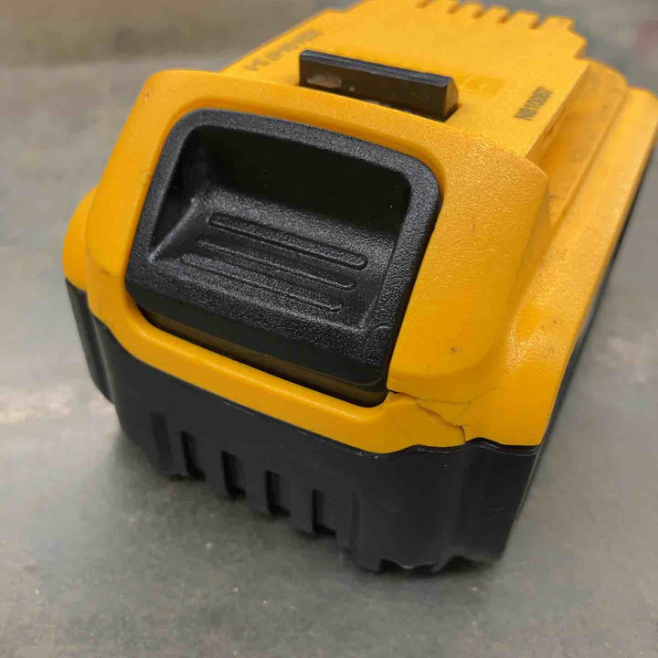 ▼デウォルト(DEWALT) 18V ラチェットレンチ DCF510+18V5.0AhバッテリーDCB184 正面に割れあり【戸田店】