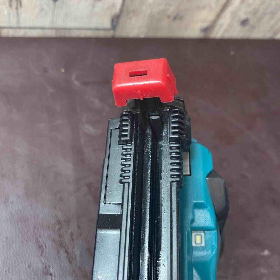 【中古品】 マキタ(makita) 18V コードレスタッカー ST421DZK 【東大和店】