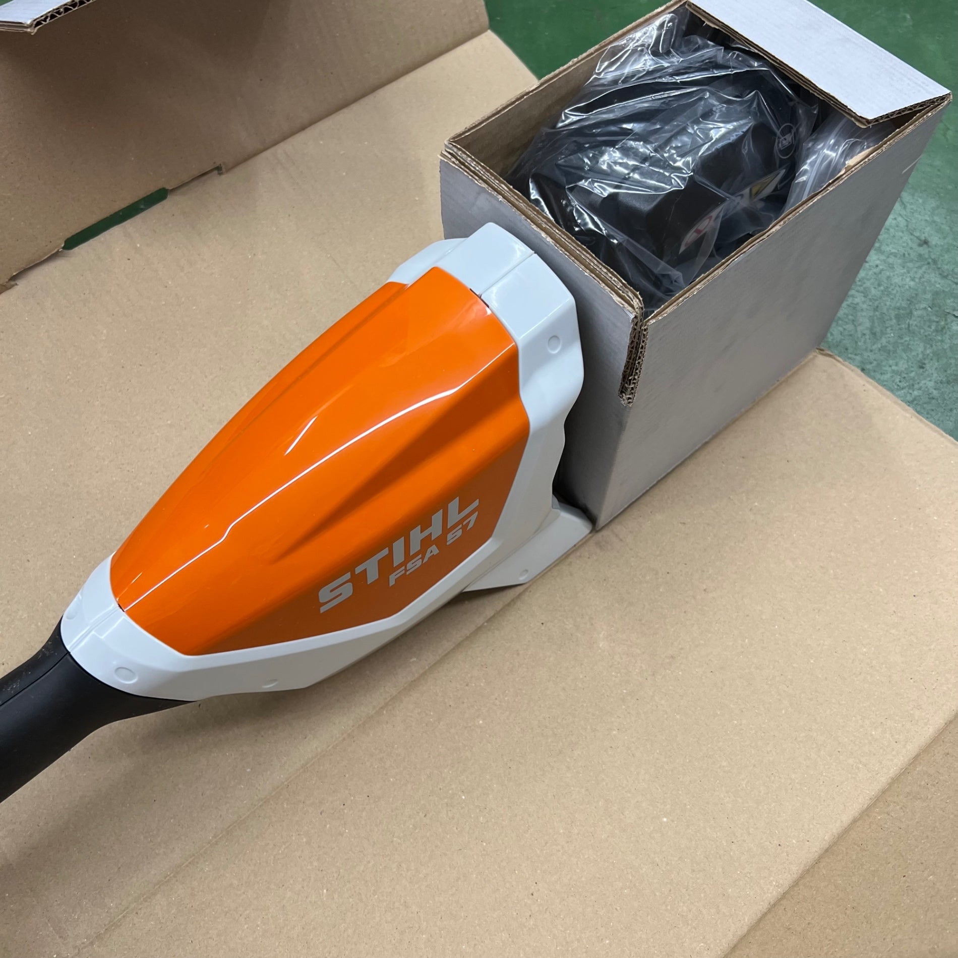 STIHL/スチール バッテリー　刈払機 草刈機 FSA57【桶川店】