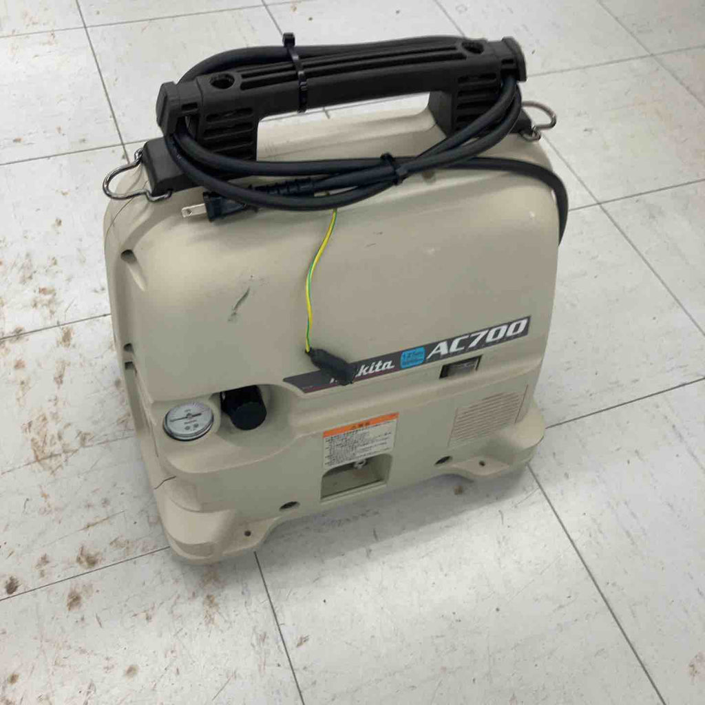 中古品】 マキタ/makita ・エアコンプレッサー・AC700 【鴻巣店 
