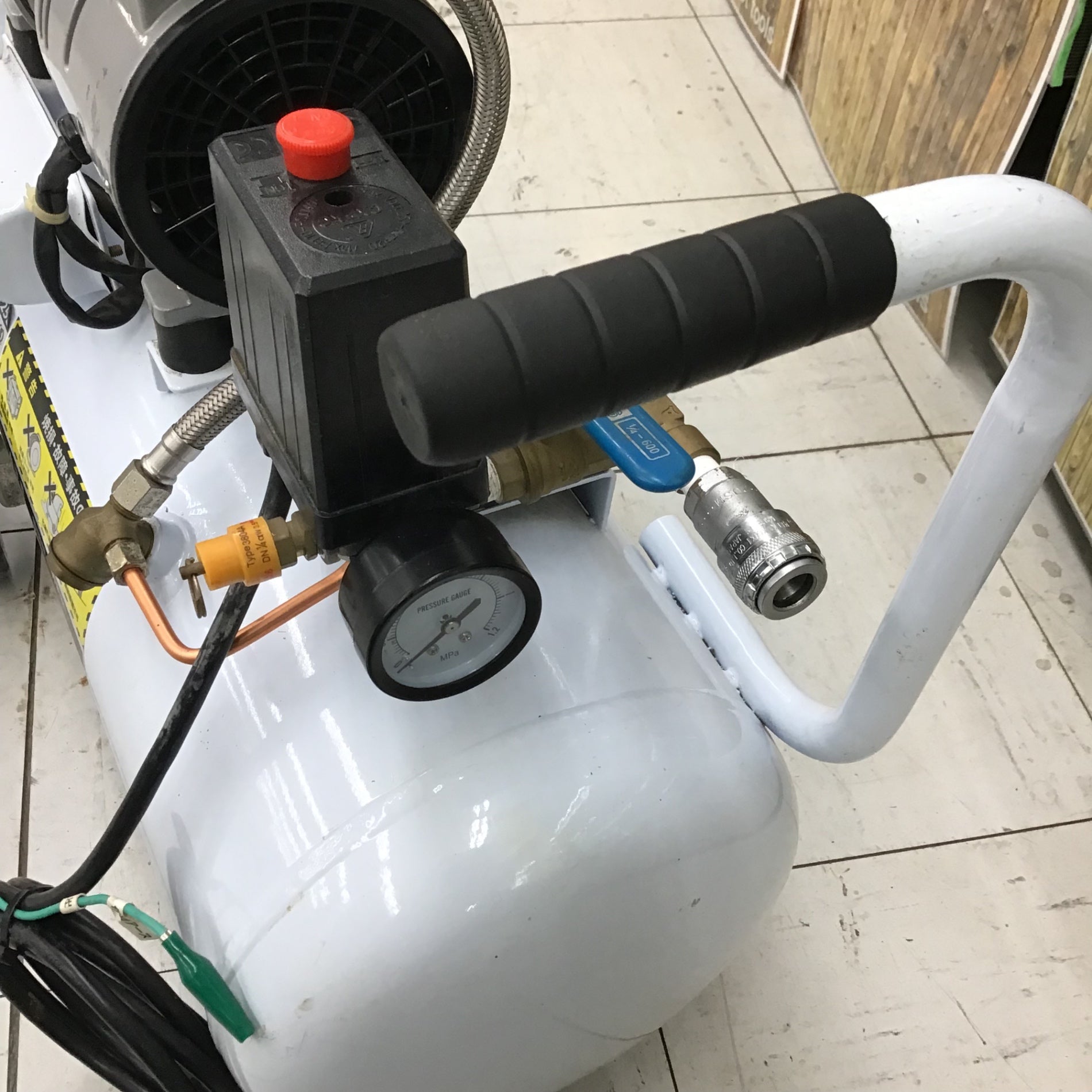 ✨アースマン　中古　ACP-25SLA　オイルレス 常圧 エアコンプレッサー 25L✨うるま市田場✨ アースマン/EARTH MAN オイルレス静音エアーコンプレッサー ACP-39SLA