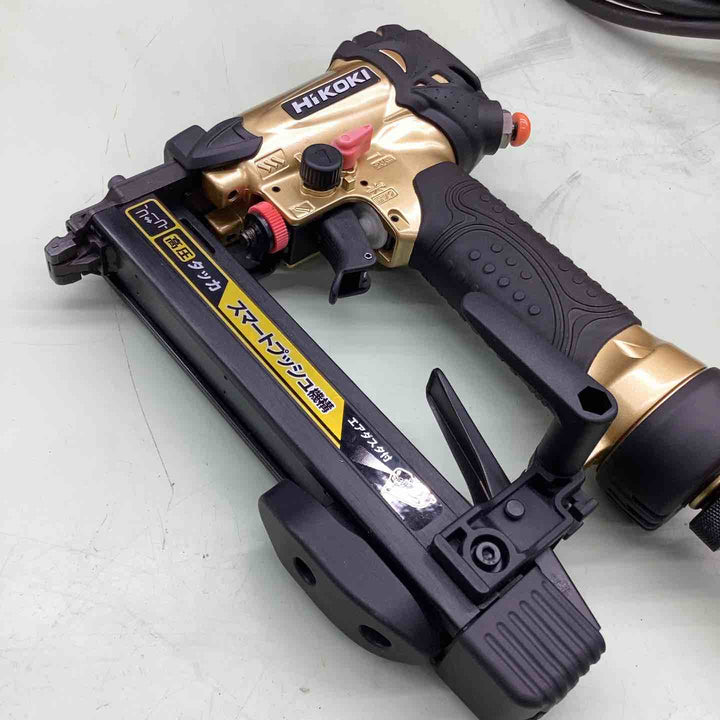 ★ハイコーキ(HIKOKI ※旧:日立工機) 高圧エアタッカ N2504HMB 木材 ボード シート 建築 内装 断熱材 石膏ボード 薄ベニヤ 本体のみ キズ有 【越谷店】