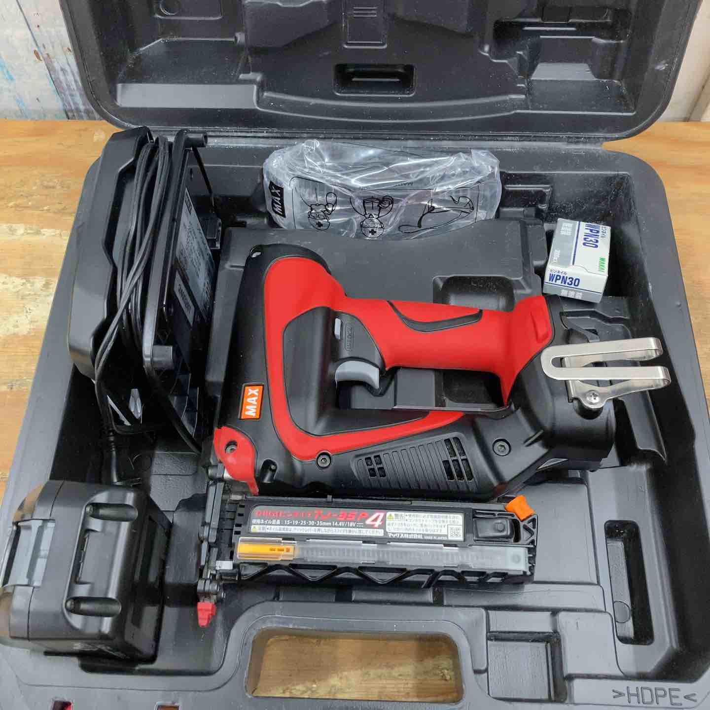 【中古品】★マックス(MAX) コードレスピンネイラ TJ-35P4-BC/1850A マックス TJ-35P4-BC&frasl;1825A 14.4V&frasl;18V兼用充電式ピンネイラ 18V(2.5Ah