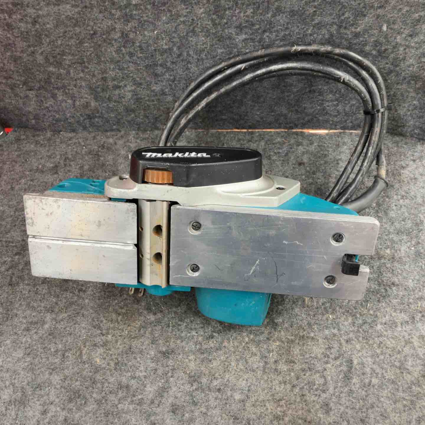☆マキタ(makita) 電気カンナ KP0800ASP 替刃式【鴻巣店】 – アクト