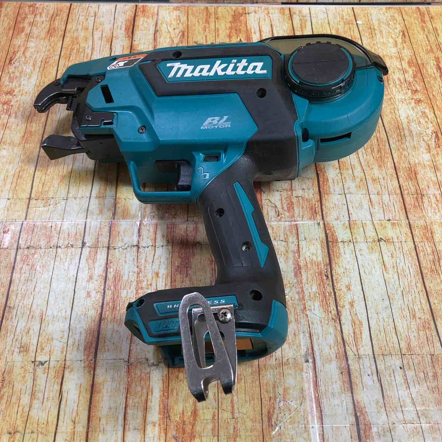 makita TR180DZK 鉄筋結束機　本体＋ケース　マキタ マキタ（makita） 18V 充電式鉄筋結束機 TR180DZK 本体+ケースのみ